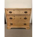 An antique pine chest of drawers (H80cm W86cm D44cm)