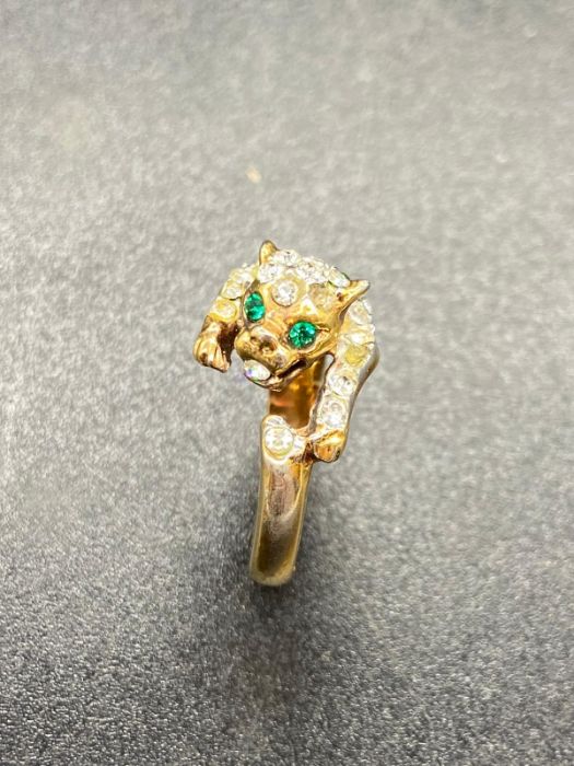 A diamond ring in the form of a cat - Image 2 of 7