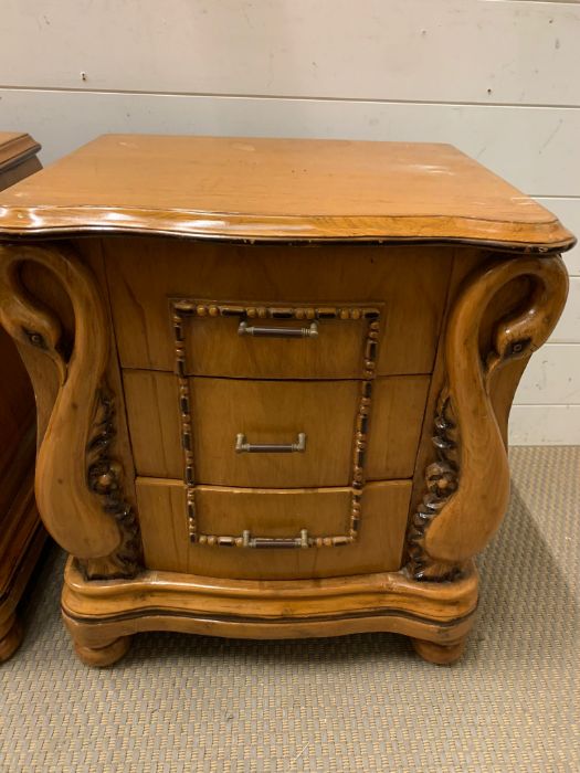 A pair of bedsides with swan details to sides - Image 3 of 4