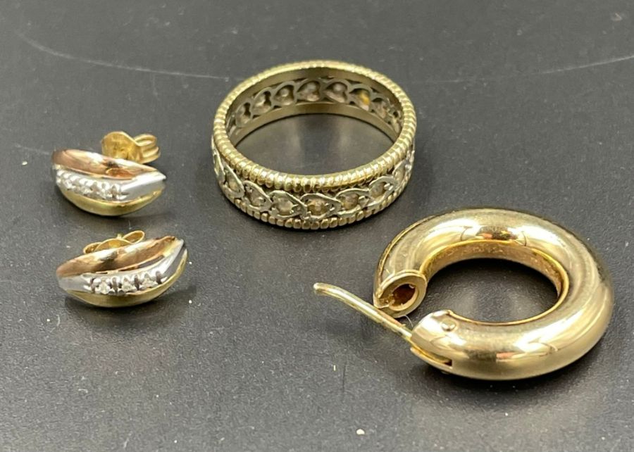 A small selection of 9ct gold jewellery (Total weight 7.8g)