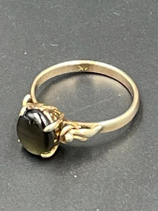 A 14 ct gold ring (Total Weight 2.7g)