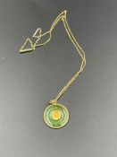 An 18ct gold chain and jade pendant, engraved (Total Weight 5.5g)