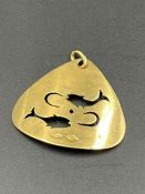 A Fish inspired 18ct gold pendant (4.8g)