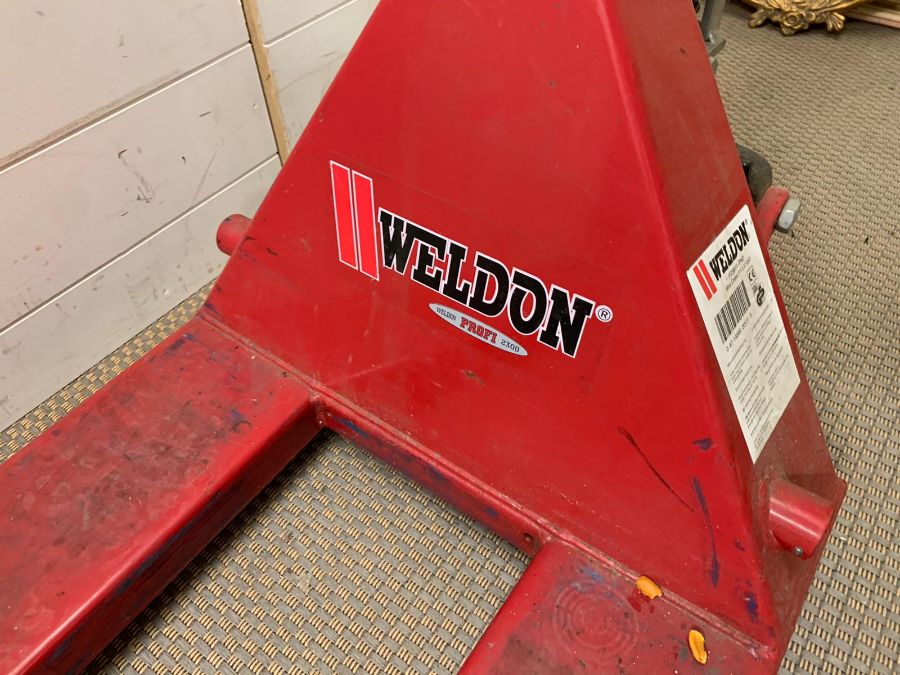 A Weldon pallet truck in working condition - Image 2 of 3