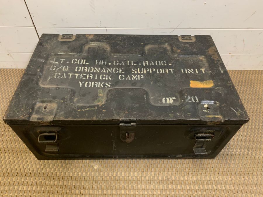 A metal army travel case/truck (H27cm W62cm D38cm) - Image 3 of 4