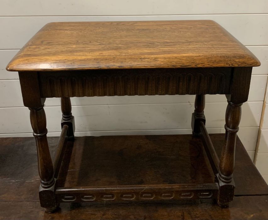 An jointed oak side table/stool on turned legs - Image 3 of 3