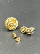 A selection of 9ct gold earring parts (5g Total weight)