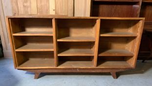 Cotswold school oak open bookcase (H88cm W167cm D32cm)