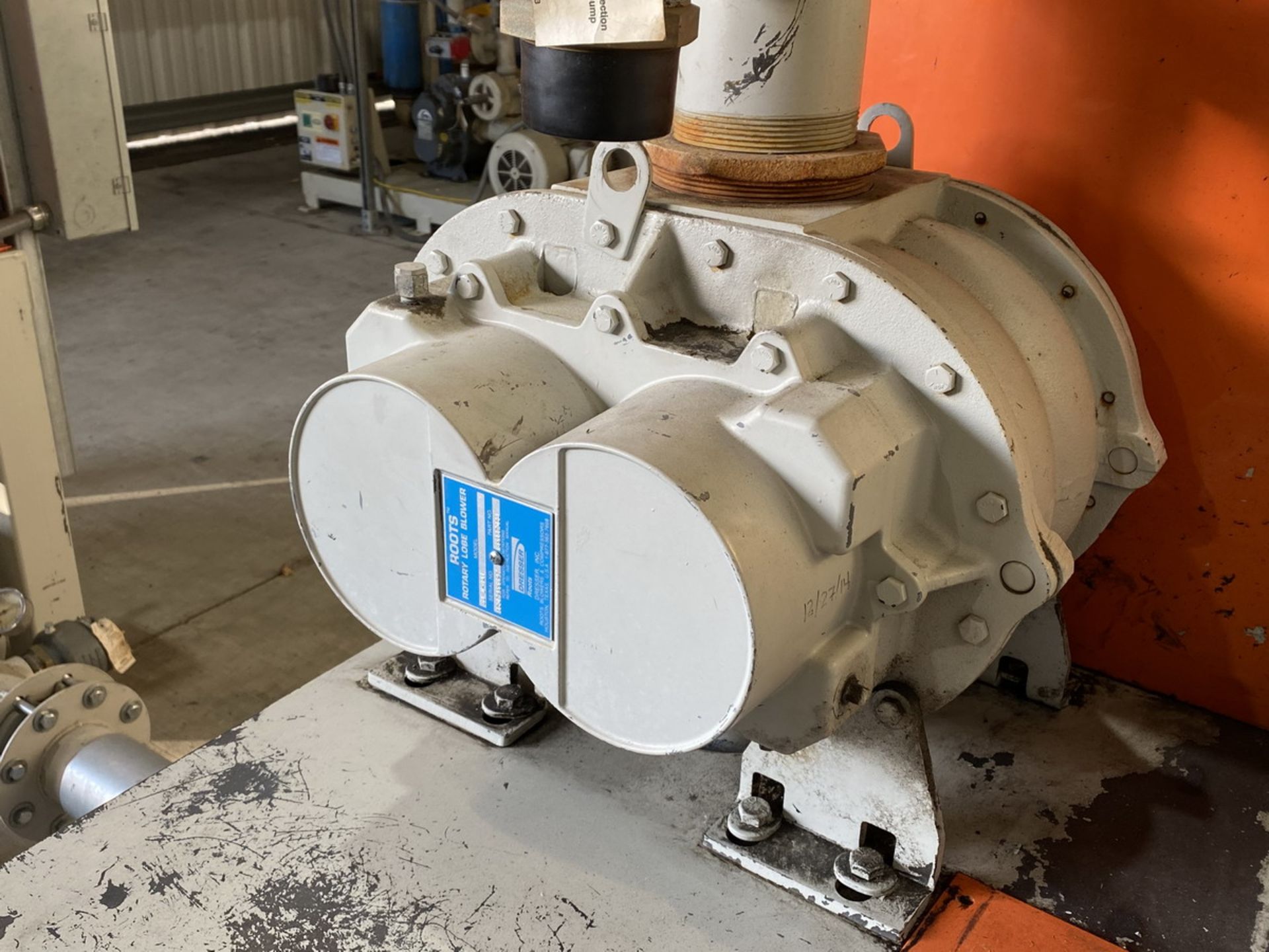 Root 30-HP Model 68 U-RAI Rotary Lobe Blower, S/N: 1207955697; with Silencer, Weg Invert Duty - Image 5 of 6