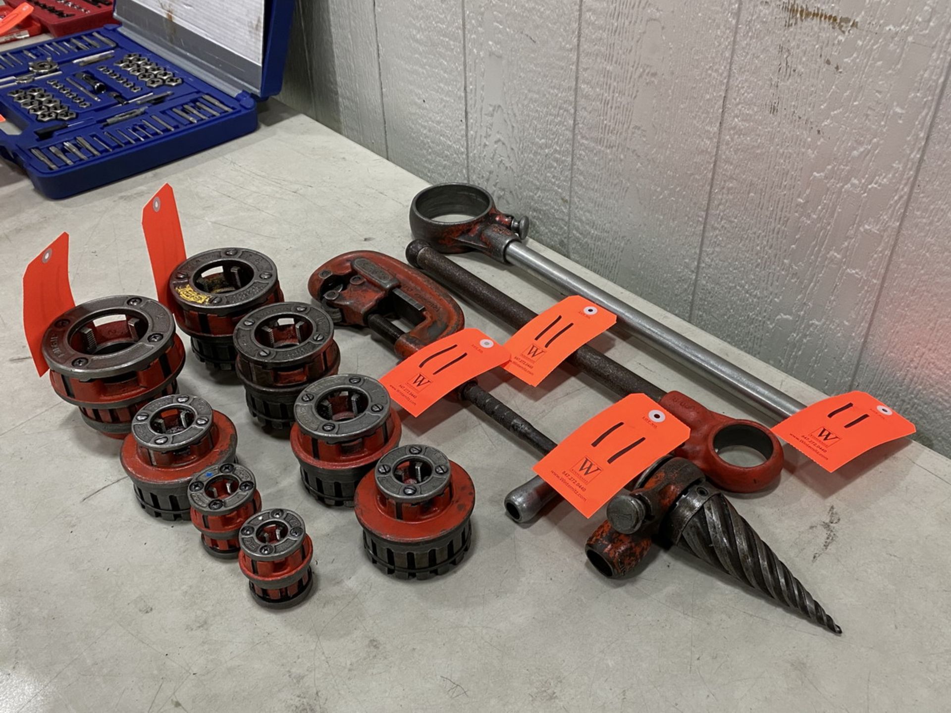 Lot - Ridgid Exposed Ratchet Threader; to Include: (2) Ratchet Handles, (1) Pipe Reamer, (1) Pipe - Image 2 of 3