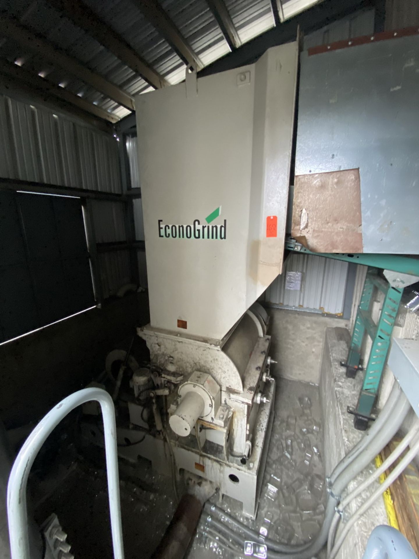 EconoGrind 75-KW Model ESS 560/1000 Grinder, S/N: ES561000501001; with 39 in. x 25.6 in. Chamber