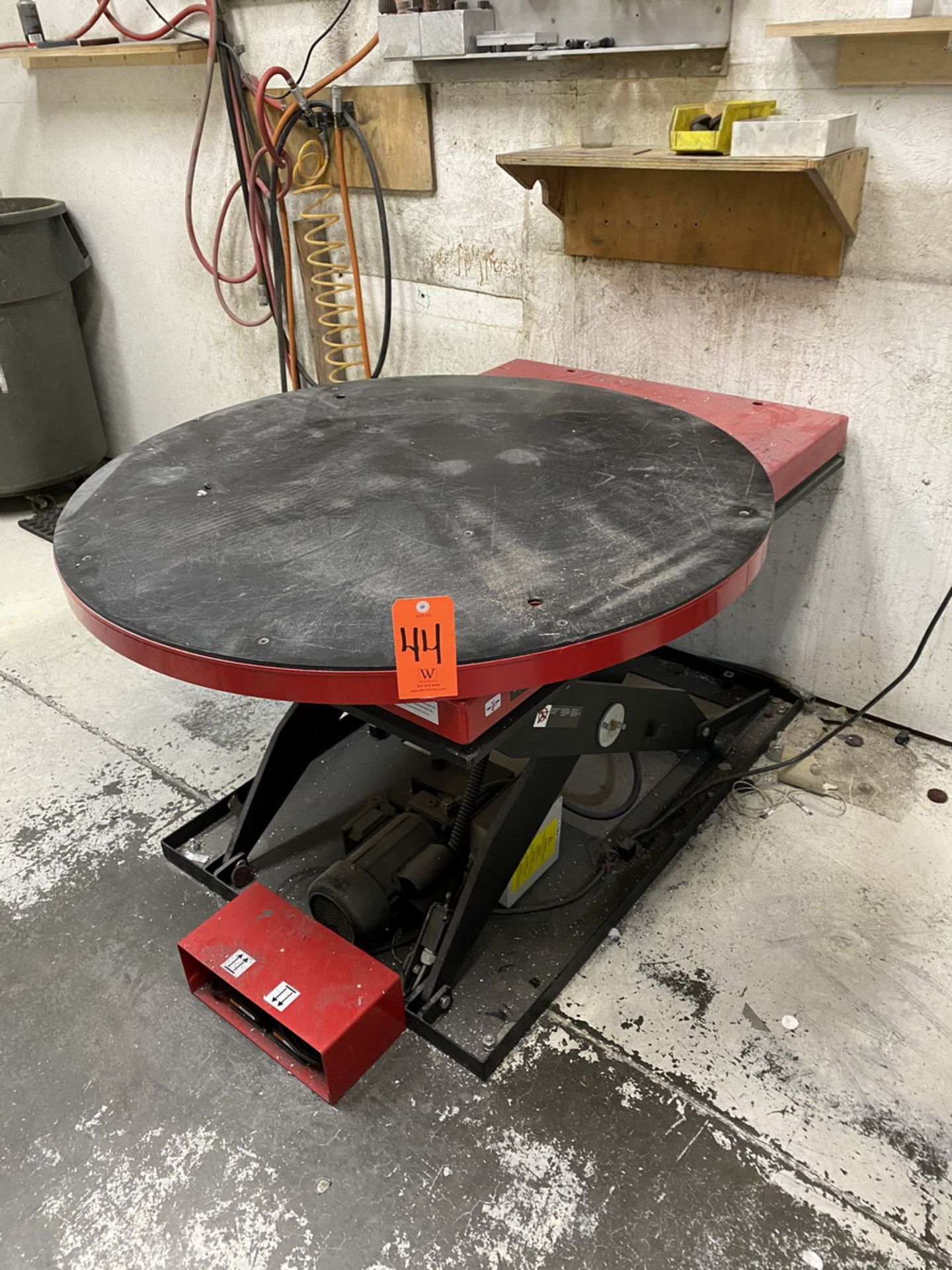 Dayton 2,000 lb. Cap. Model 38TJ92 Round Scissor Lift Table, S/N: J18081081-6/145; 43 in. Dia.