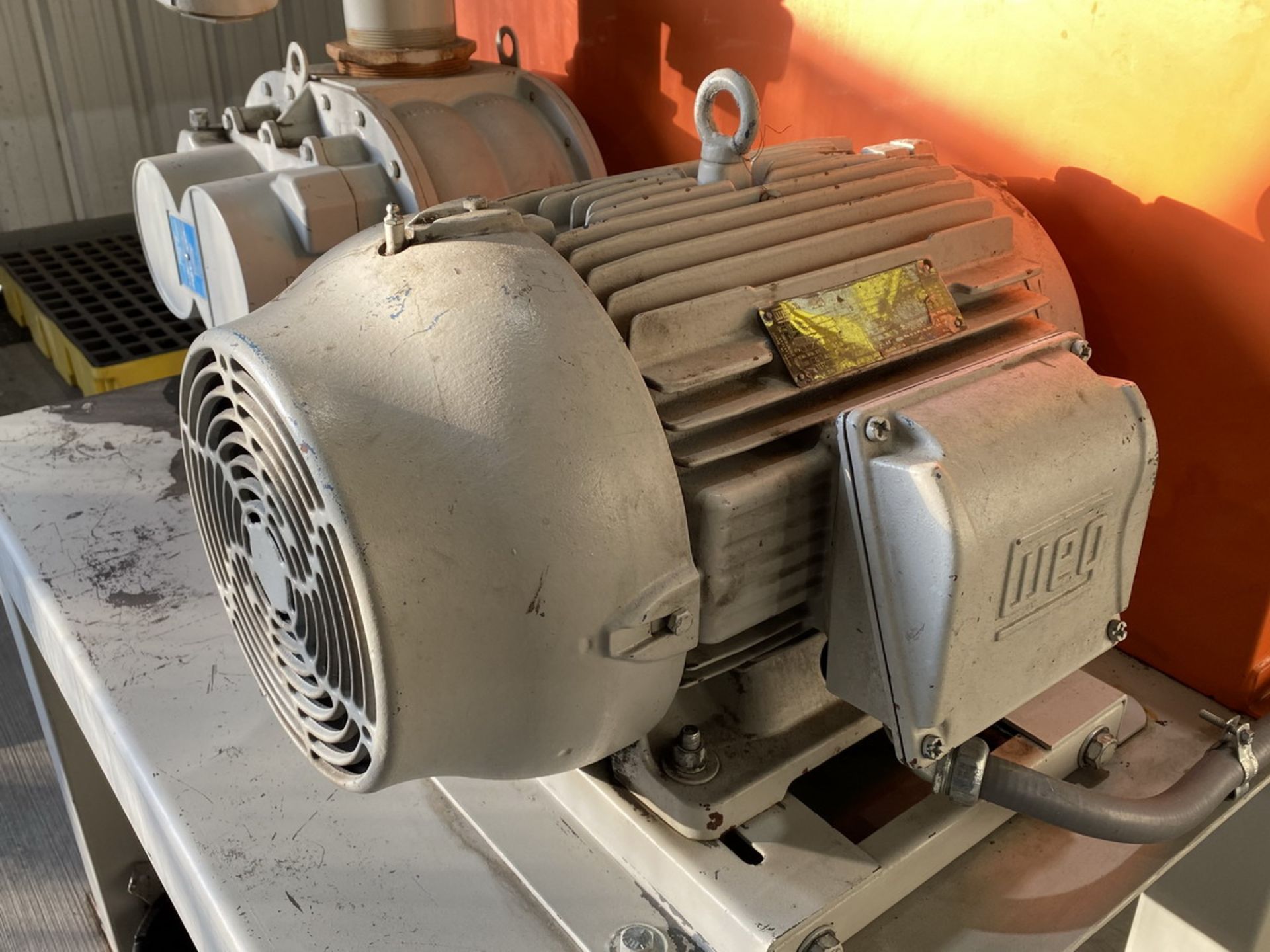 Root 30-HP Model 68 U-RAI Rotary Lobe Blower, S/N: 1207954653; with Silencer, Weg Invert Duty - Image 4 of 7