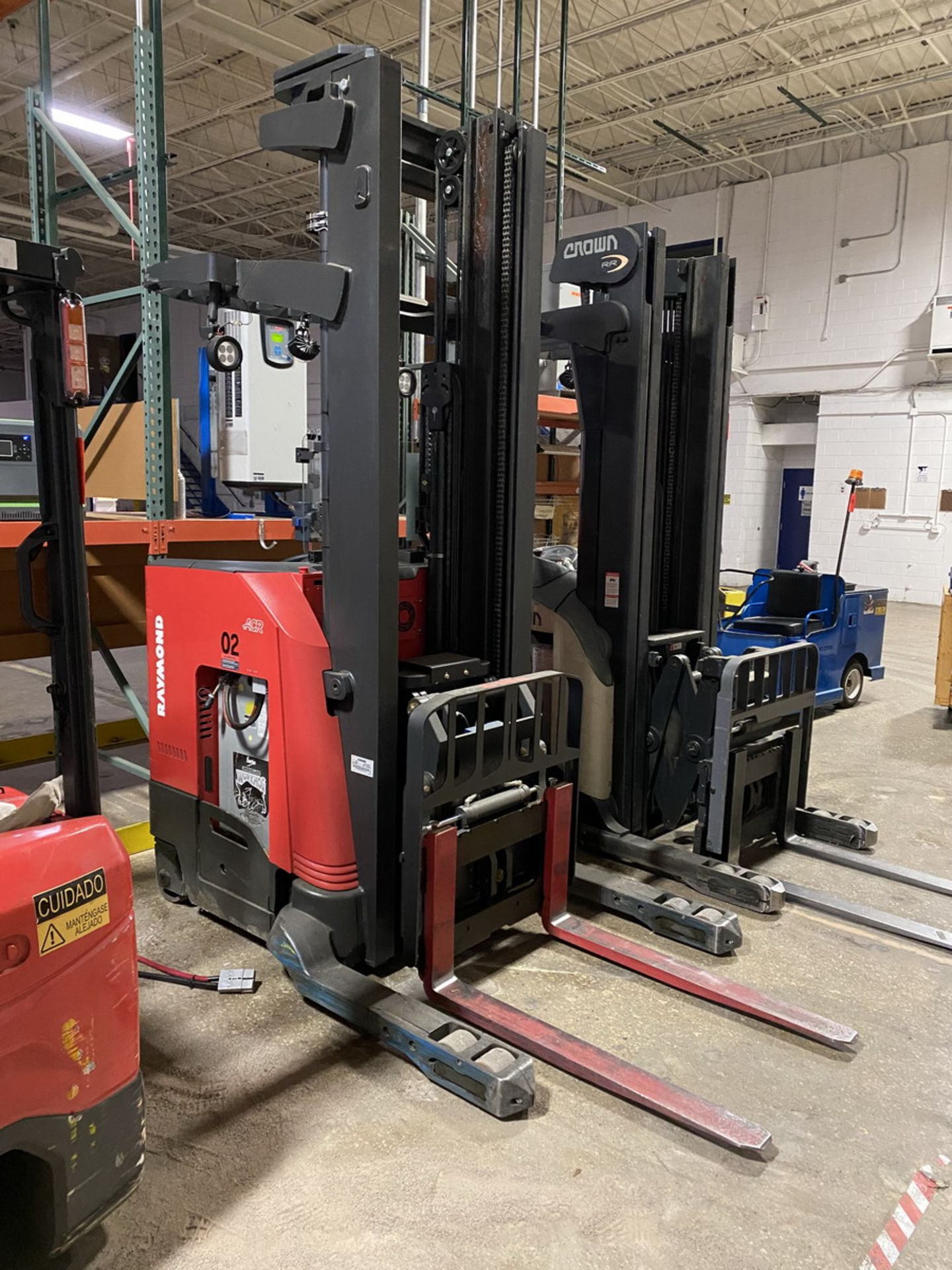 Raymond 3,200 lb. Model 750-DR32TT 3-Stage Electric Narrow Aisle Double Reach Forklift, S/N: 750- - Image 7 of 10
