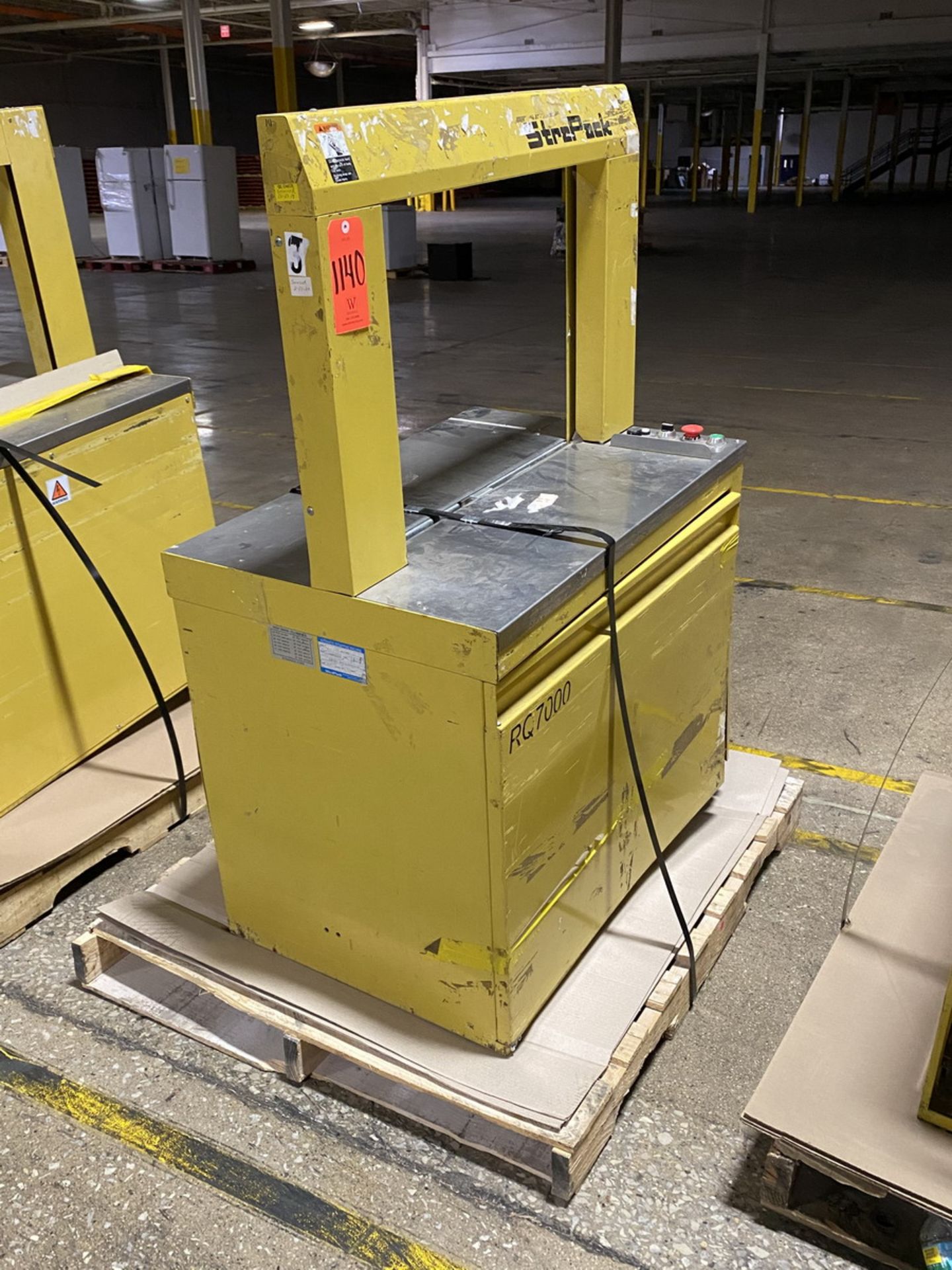 StraPack Model RQ7000 Automatic Strapping Machine, S/N: 11008113 111 (2011) - (Located In: Bedford