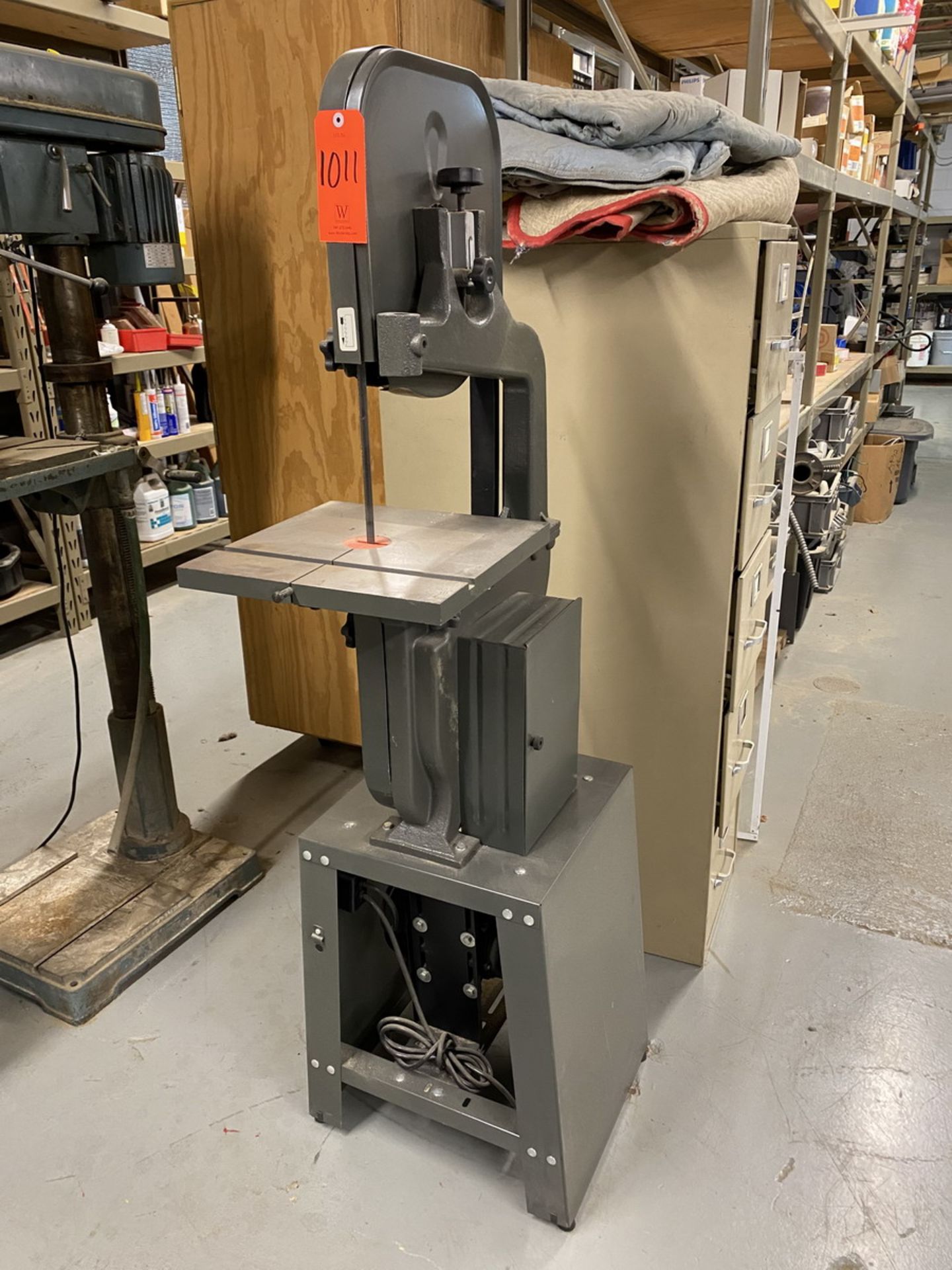 Central Machinery 14 in. 4-Speed Vertical Bandsaw; 93.5 in. x 3/8 in. x 0.02 in. (LxWxT) Blade, - Image 2 of 4