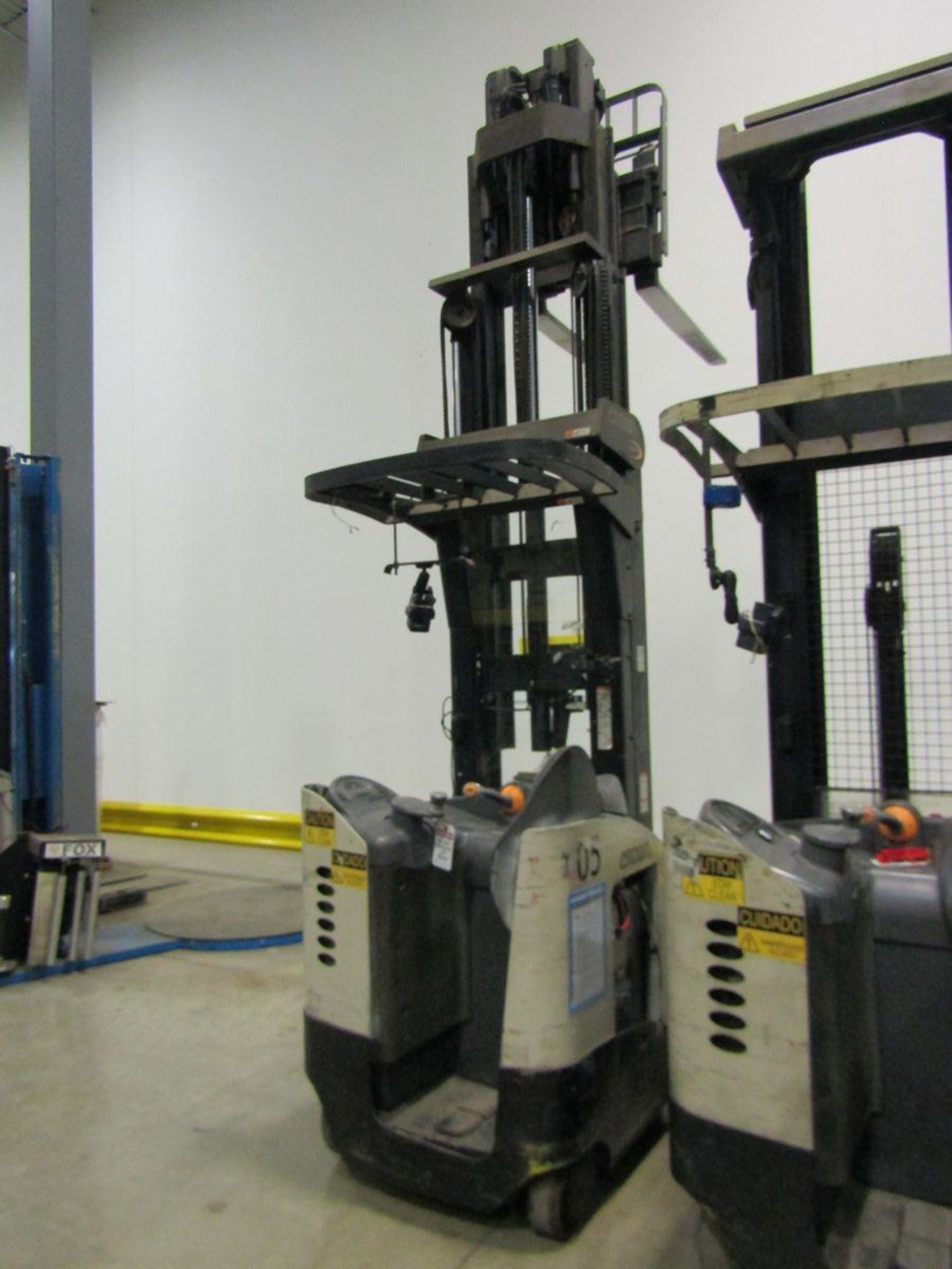 Crown 3,000 lb. Cap. Model RD5220-30 Electric Narrow Aisle Double Reach Fork Lift Truck, S/N: - Image 5 of 9