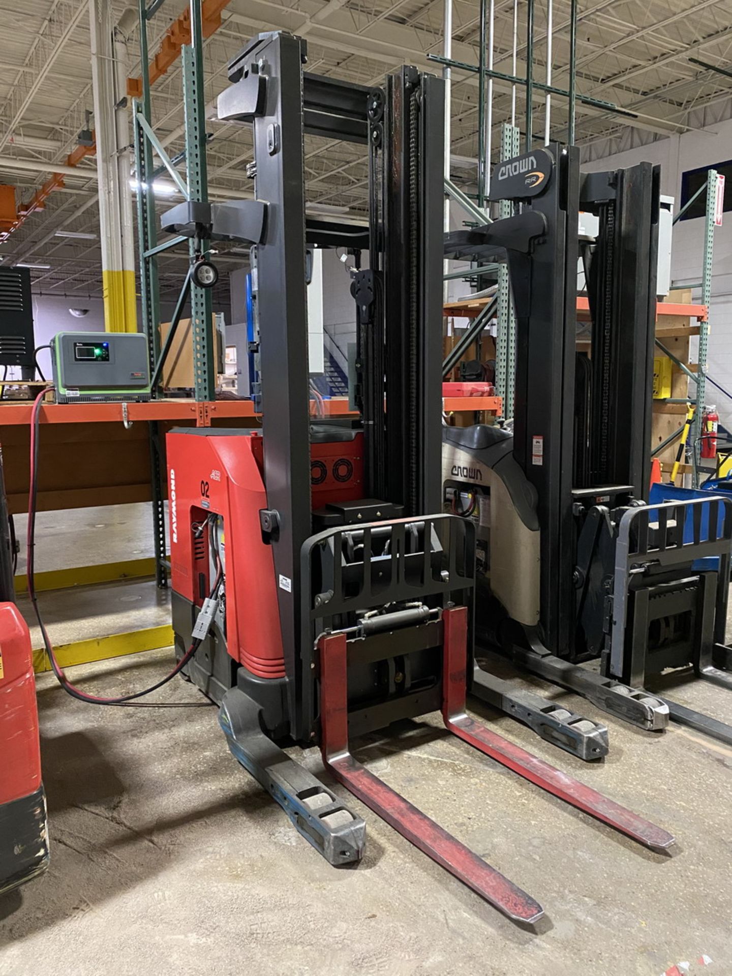 Raymond 3,200 lb. Model 750-DR32TT 3-Stage Electric Narrow Aisle Double Reach Forklift, S/N: 750- - Image 2 of 10