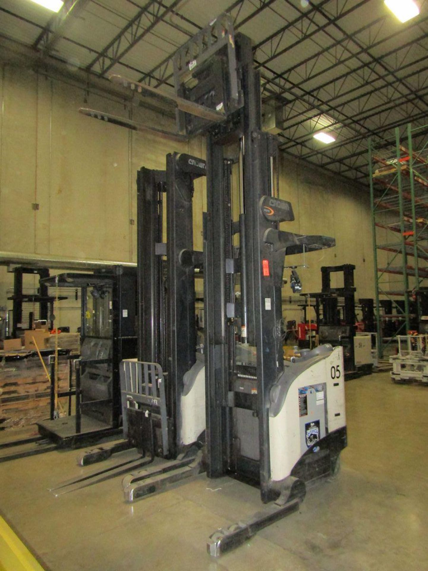 Crown 3,000 lb. Cap. Model RD5220-30 Electric Narrow Aisle Double Reach Fork Lift Truck, S/N: - Image 2 of 9