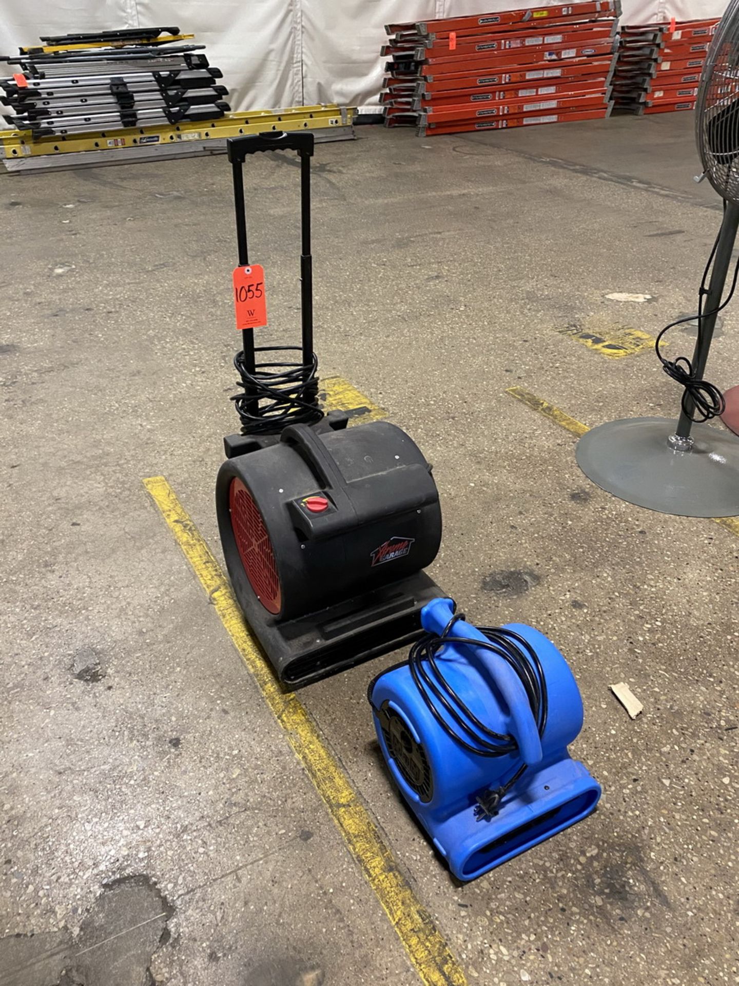 Lot - (2) Portable Blowers; (1) Xtreme Garage Model PB4000G, (1) B-Air Model 1425, 1/4 HP - (Located - Image 2 of 4