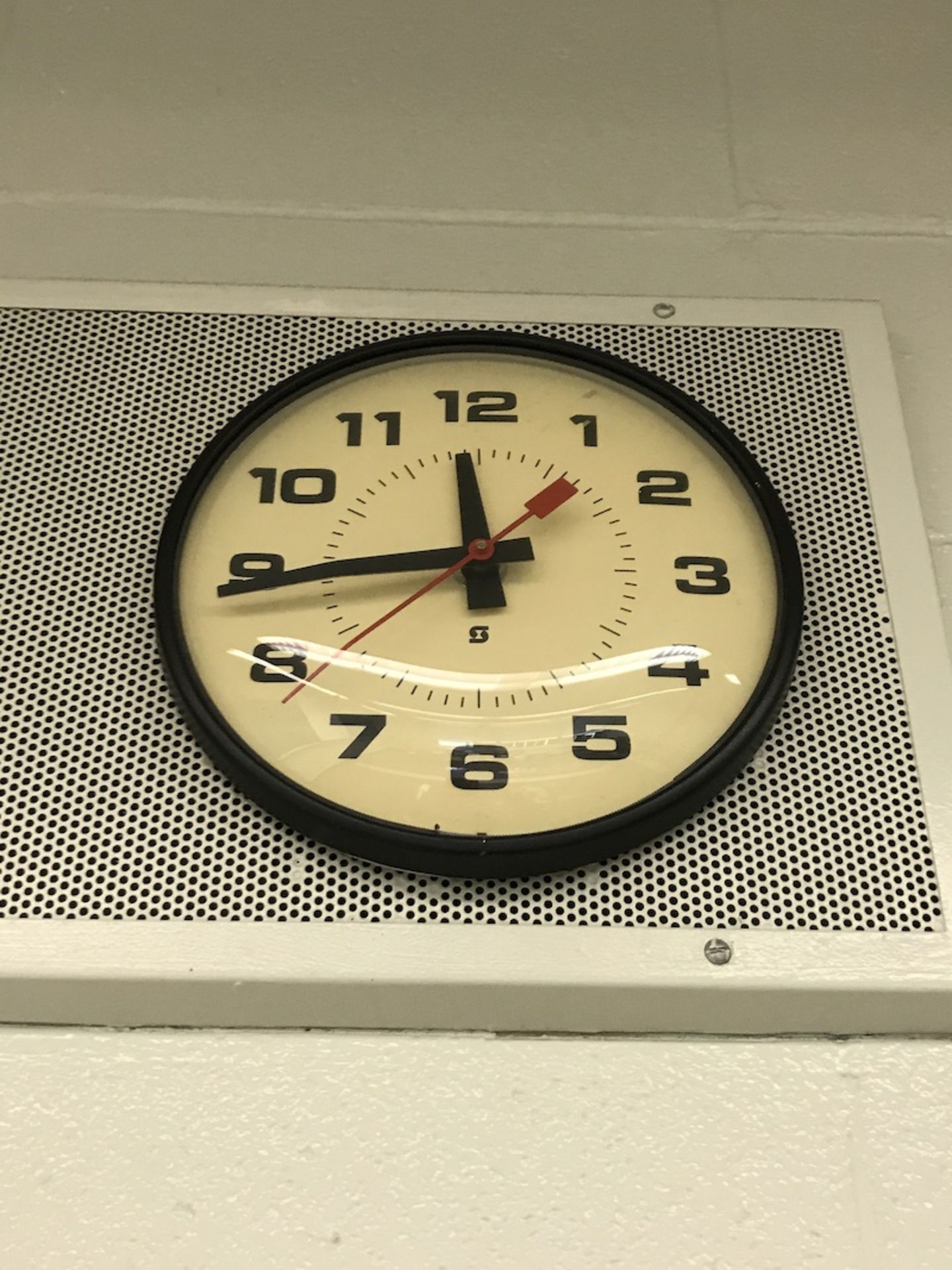 Lot - (1) Screen Projector (1) Wall Clock (1) American Flag (Room 404) - Image 3 of 3