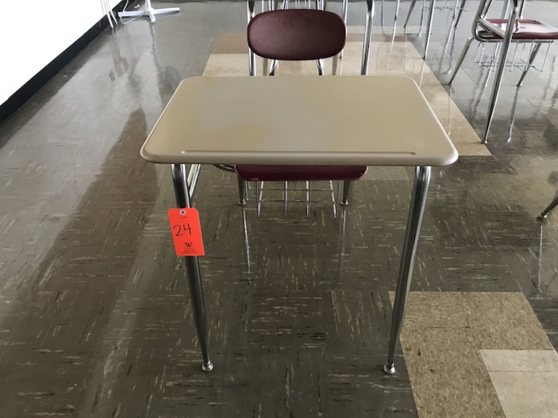 Lot - (17) Student Desks (Room 300)