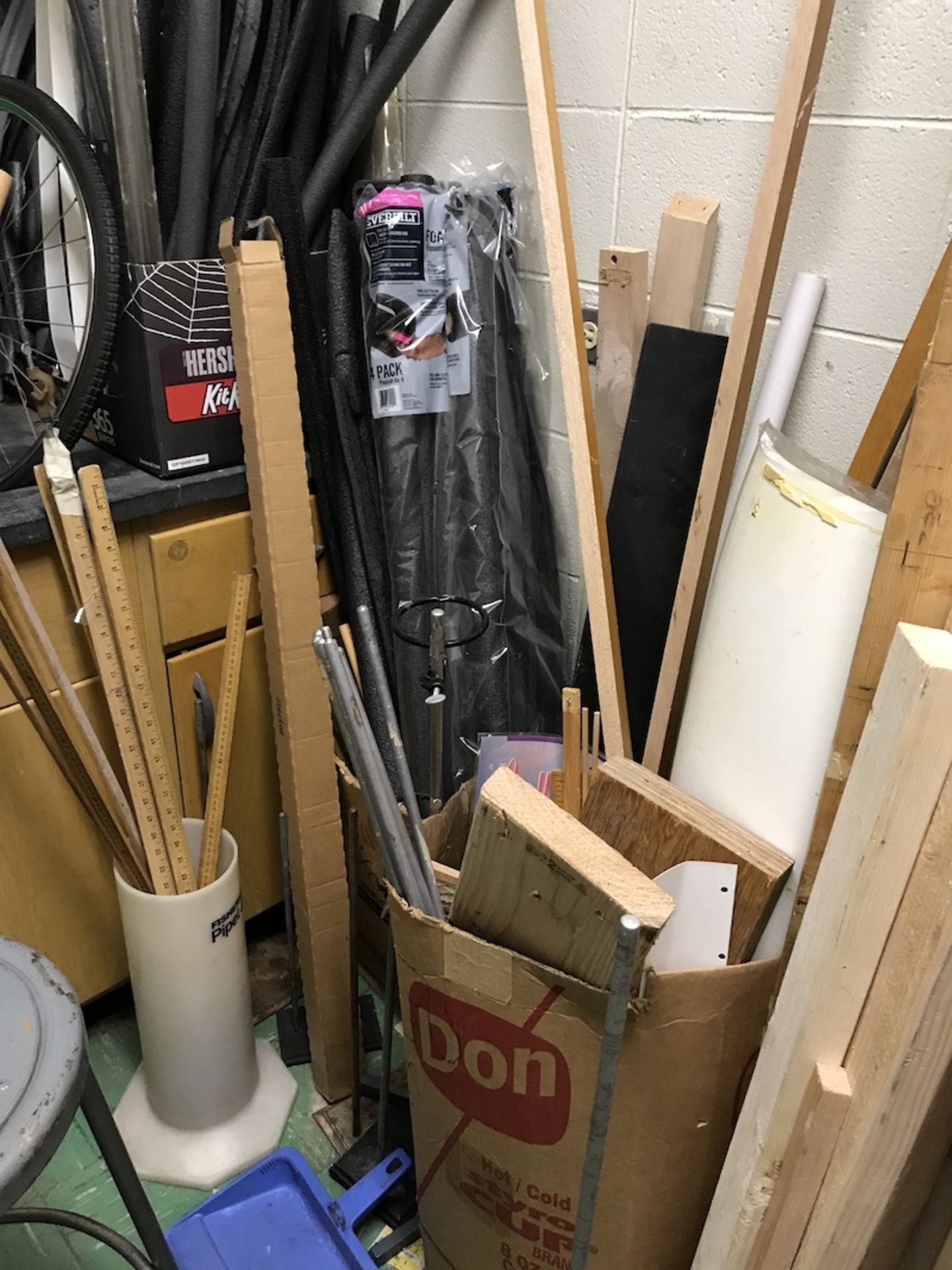 Contents of Lab Storage Closet (Room 409) - Image 2 of 7