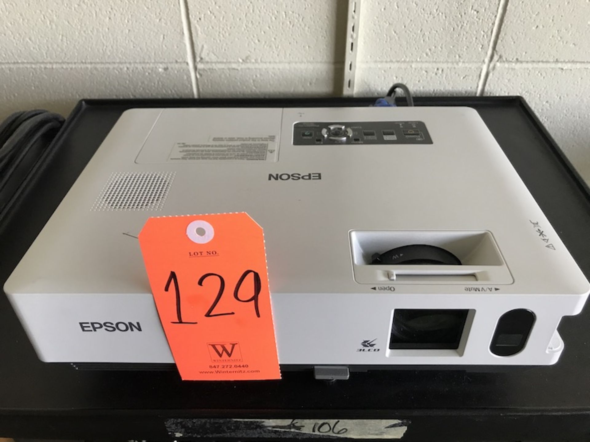 Lot - (1) Epson 3LCD Projector (1) Rolling Media Cart (1) Logitech Speaker System (Room 101)