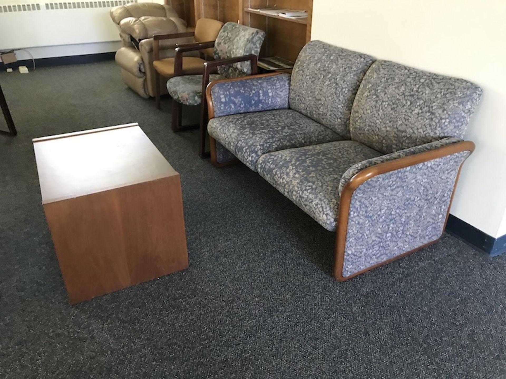 Contents of Faculty Lounge (Faculty Lounge) - Image 4 of 5