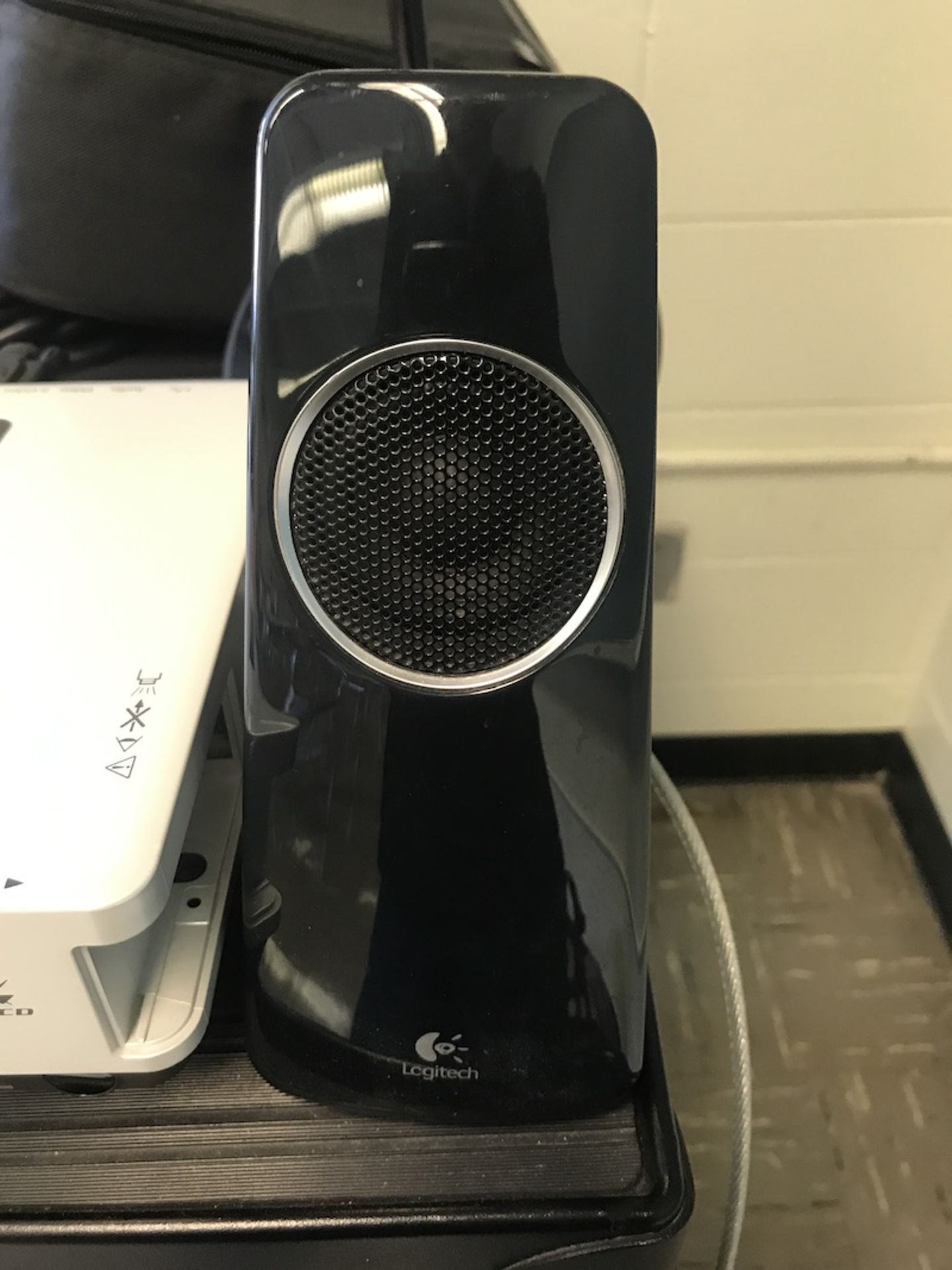 Lot - (1) Epson 3LCD Projector (1) Logitech Speaker System (1) Camera (Room 301) - Image 5 of 6