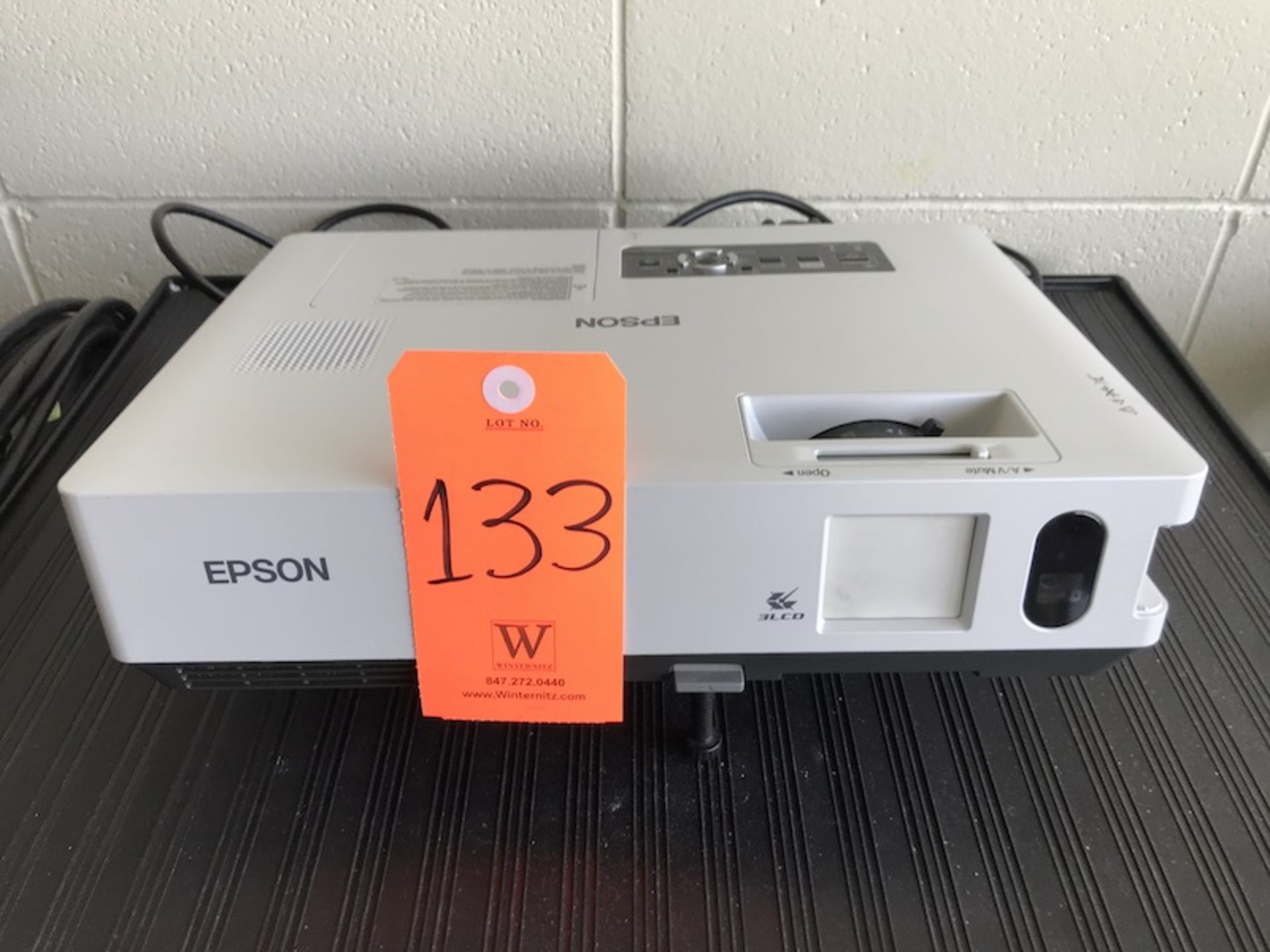 Lot - (1) Epson 3LCD Projector (1) Rolling Media Cart (1) Logitech Speaker System (Room 101)