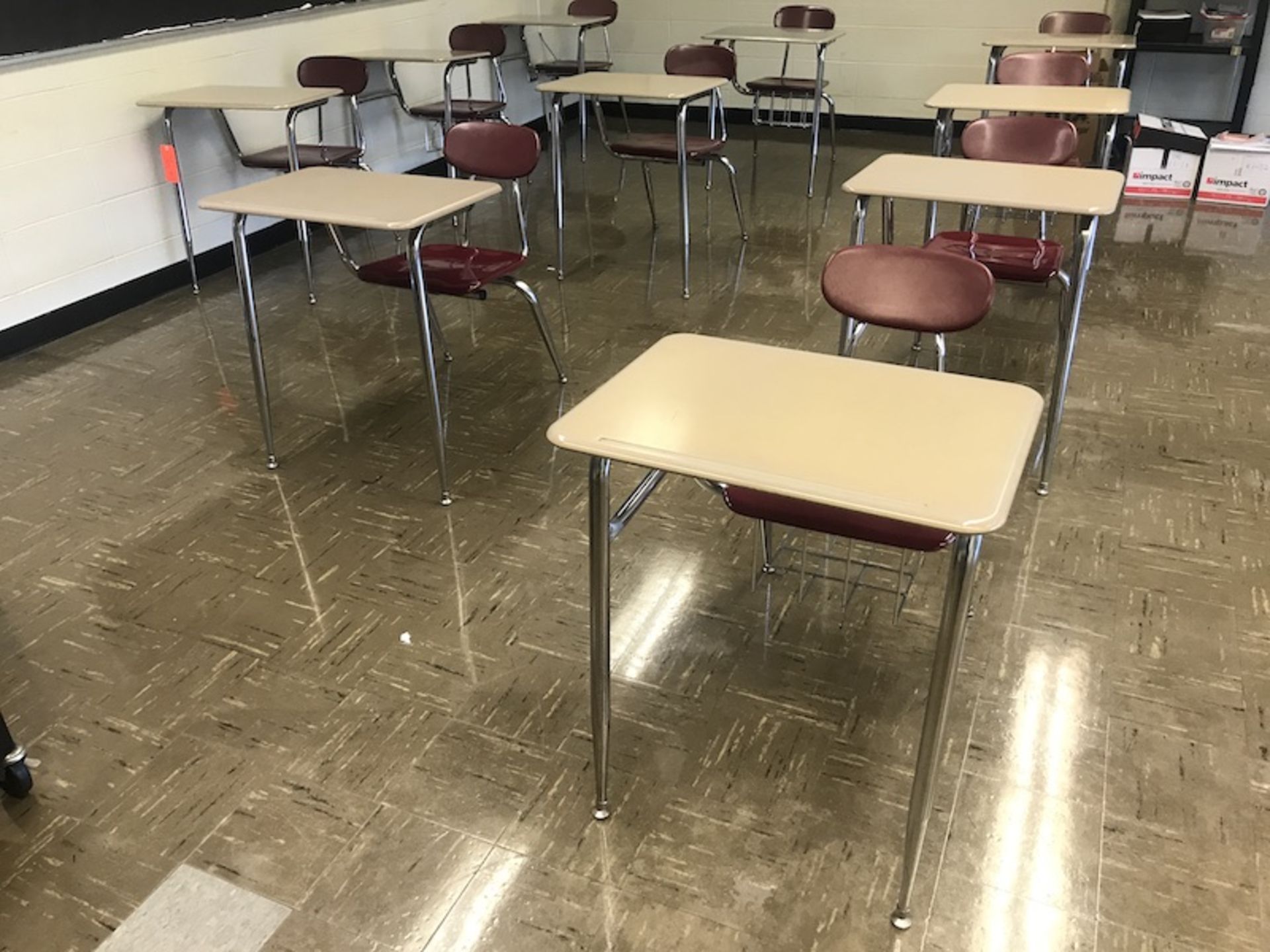 Lot - (17) Student Desks (Room 301)