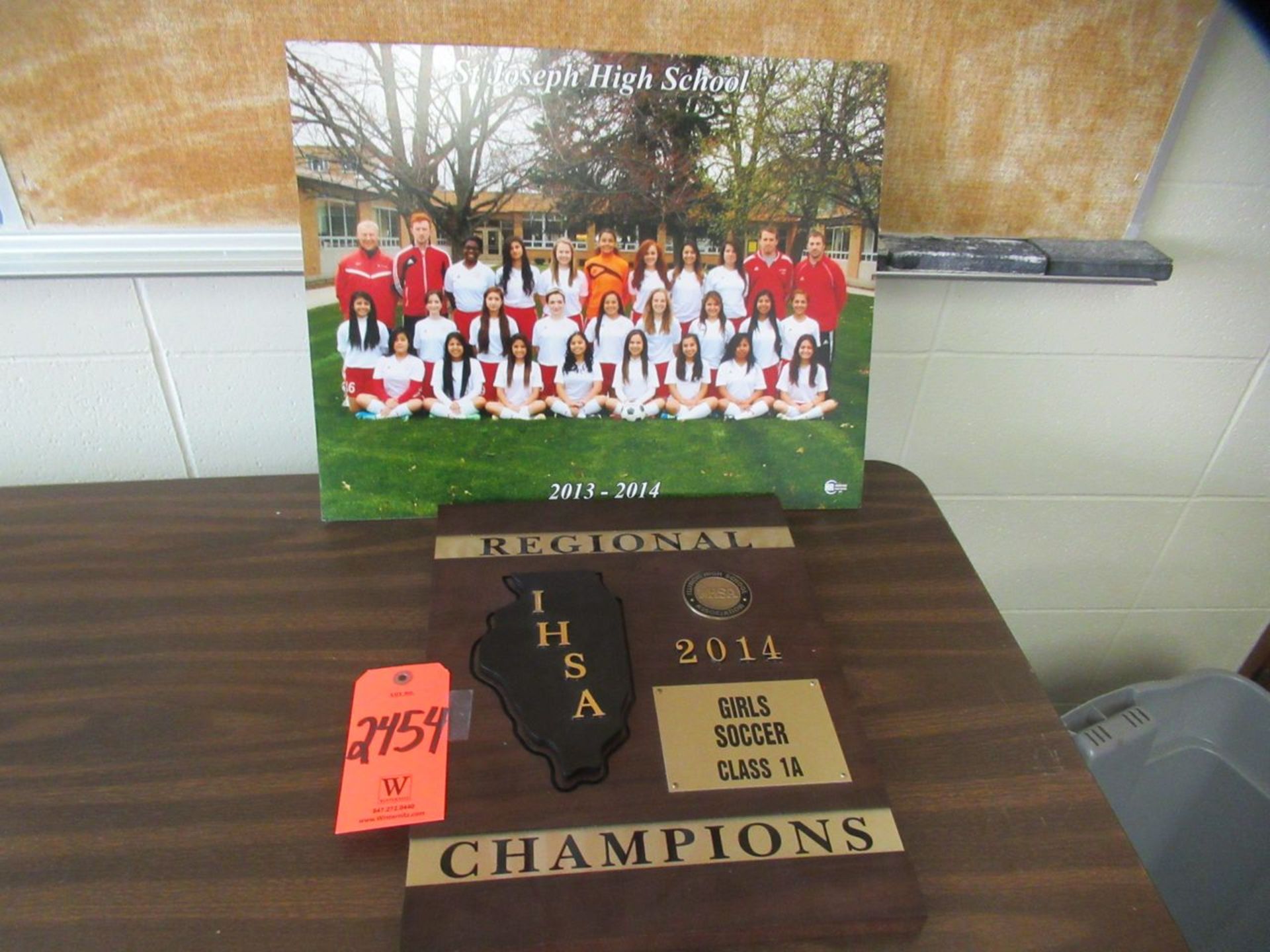 2014 IHSA State Class 1A Girls Regional Champions Plaque, Team Photo (Room 300)