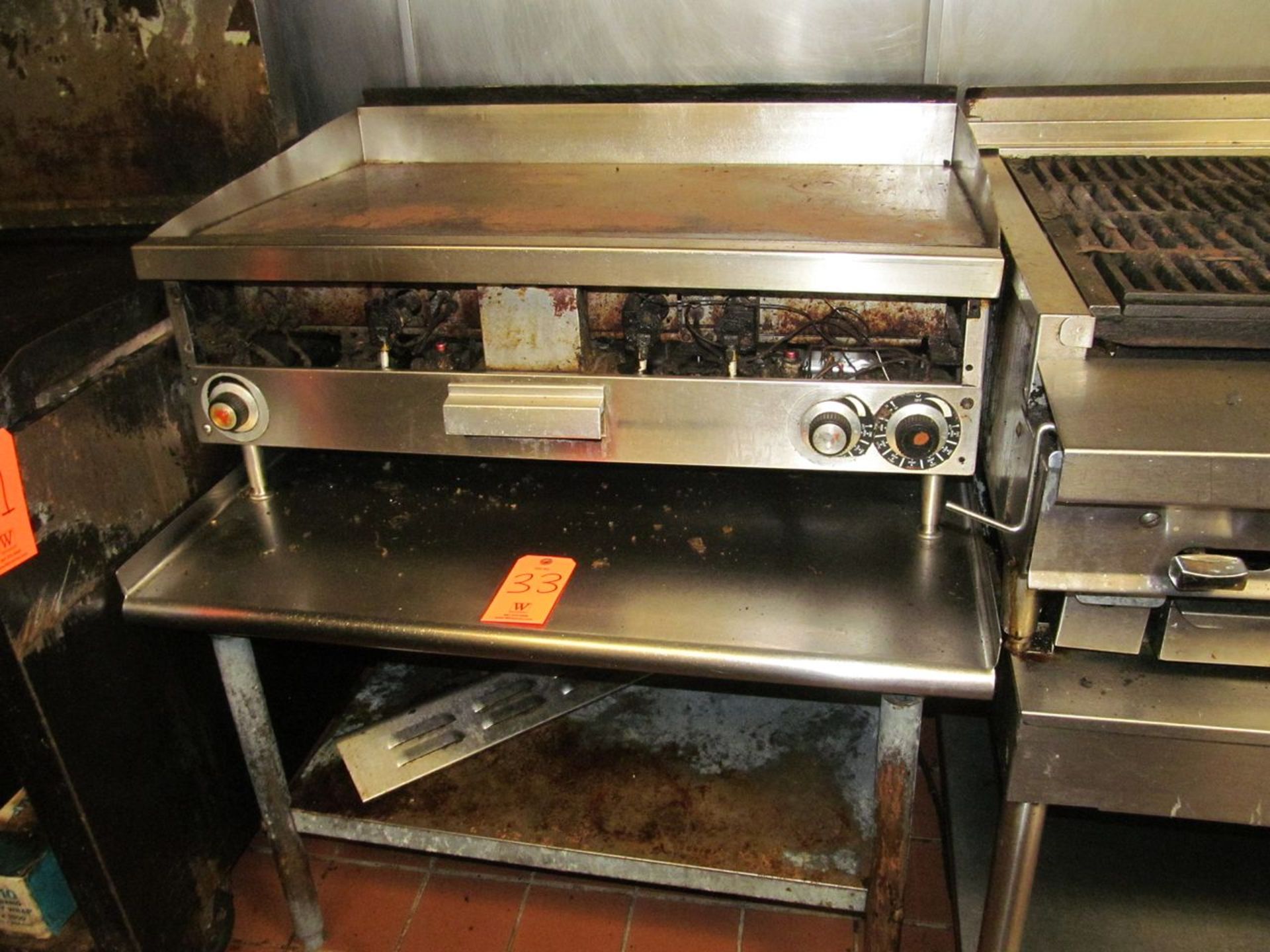 Gas Flat Top Griddle, with (3) Temp. Controls and Stainless Steel Table (Kitchen)