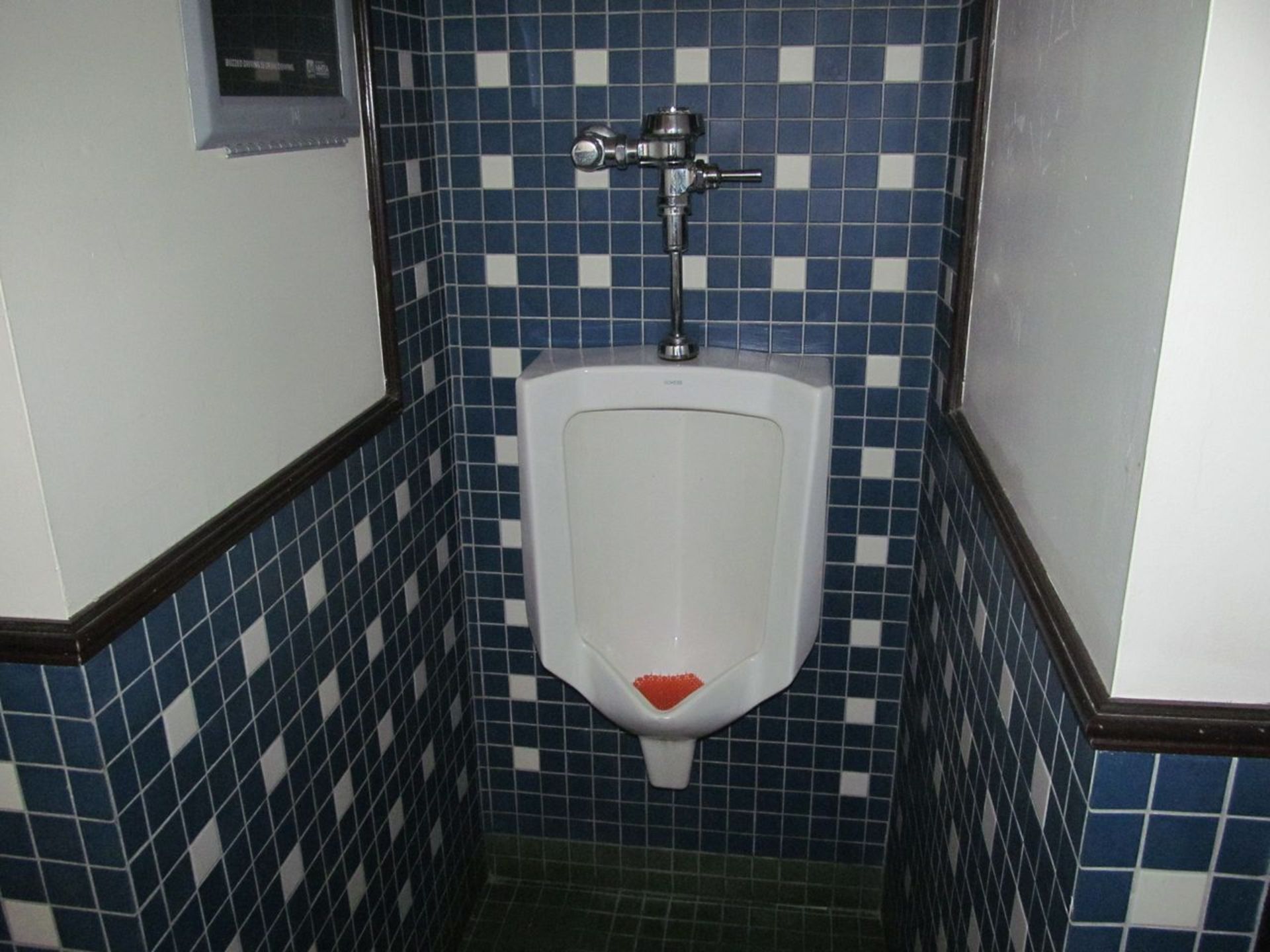 Lot - (3) Urinals, (1) Toilet (Upstairs Restrooms) - Image 2 of 3