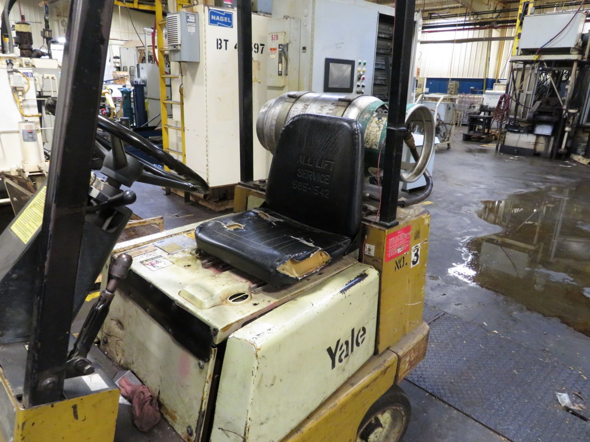 Yale 3,500 lb. Capacity Model GLC040ABJUAE083 LP Gas Fork Lift Truck, S/N: N410554; with 186 in. - Image 4 of 7