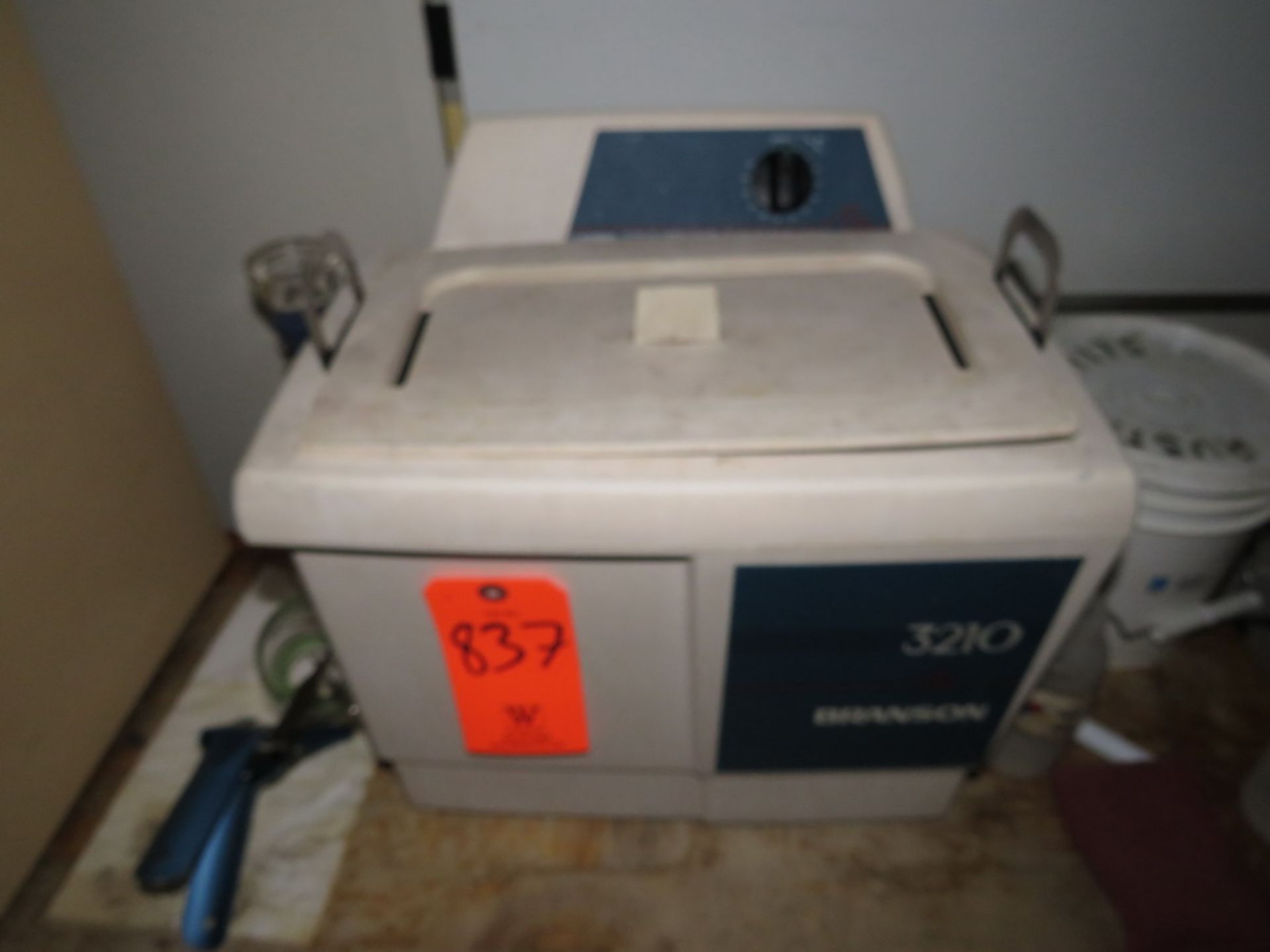 Branson Model 3210 Water bath (Plant #1)