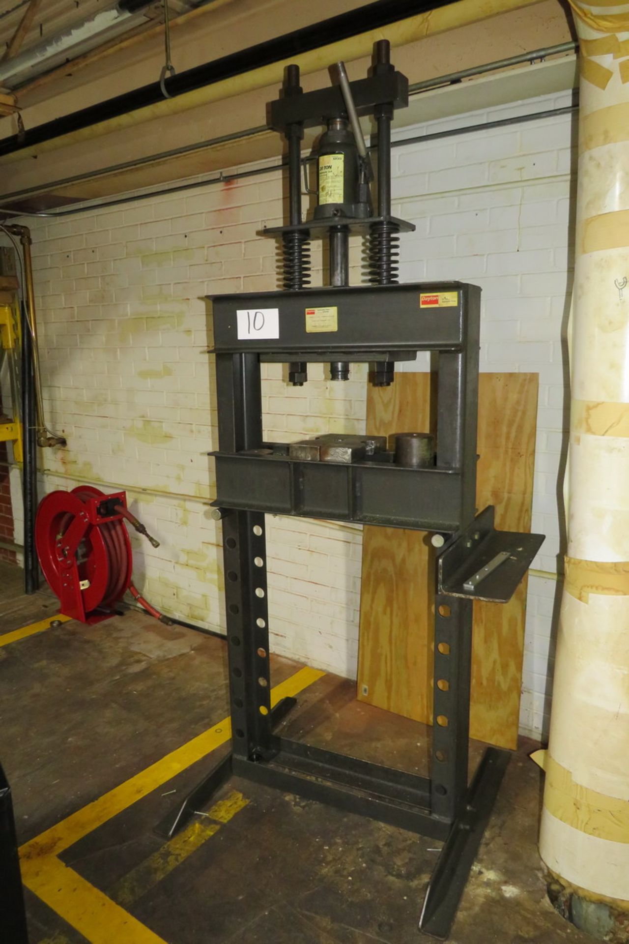 Dayton Model 3Z916A (1997), 25 Ton Adjustable H Frame Hydraulic Press