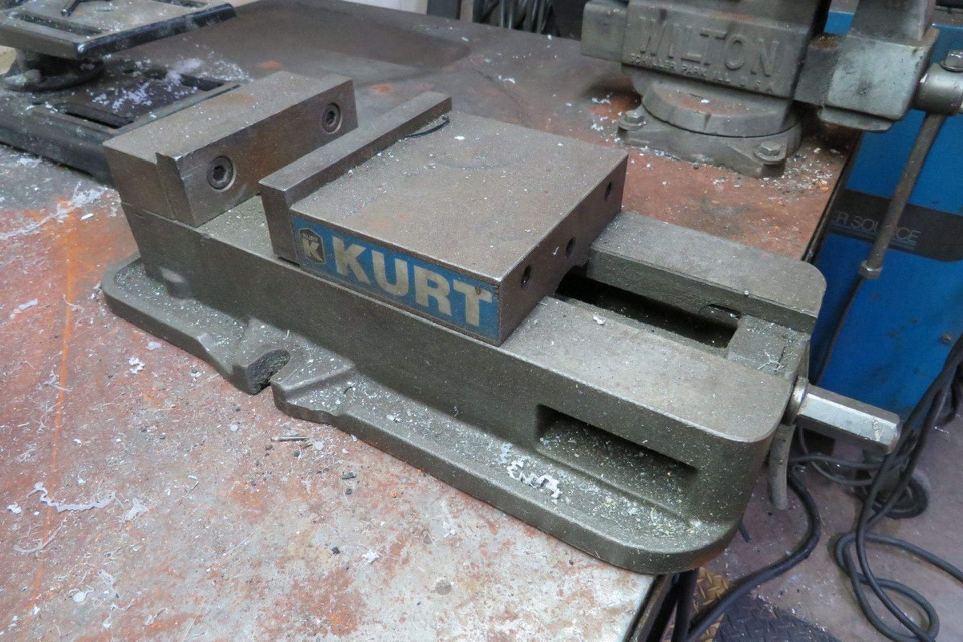 Kurt 6 in. Machine Vise