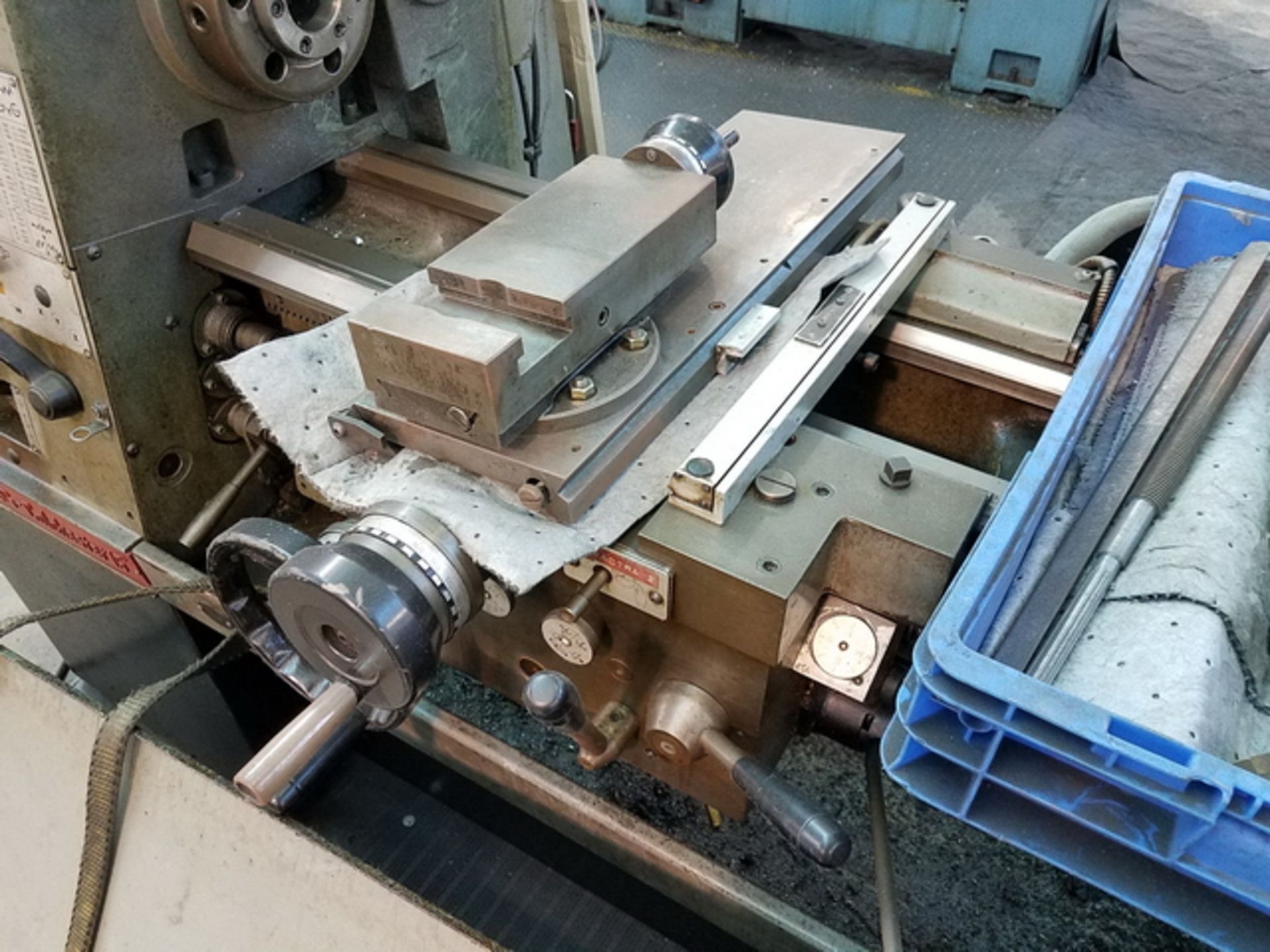 Clausing Colchester Geared Head Lathe, spindle speeds 25-2000 rpm, tailstock, Acu-Rite DRO, cross - Image 2 of 6