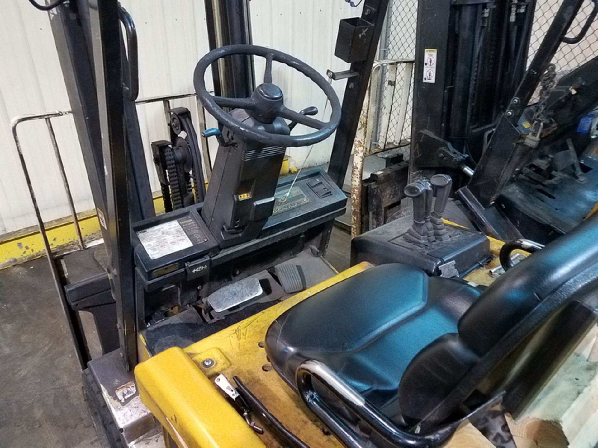 Yale Model ERC060ZGN36TF084 6,000 lb. Capacity Electric Forklift With Sideshift, 126" Height Lift - Image 2 of 3