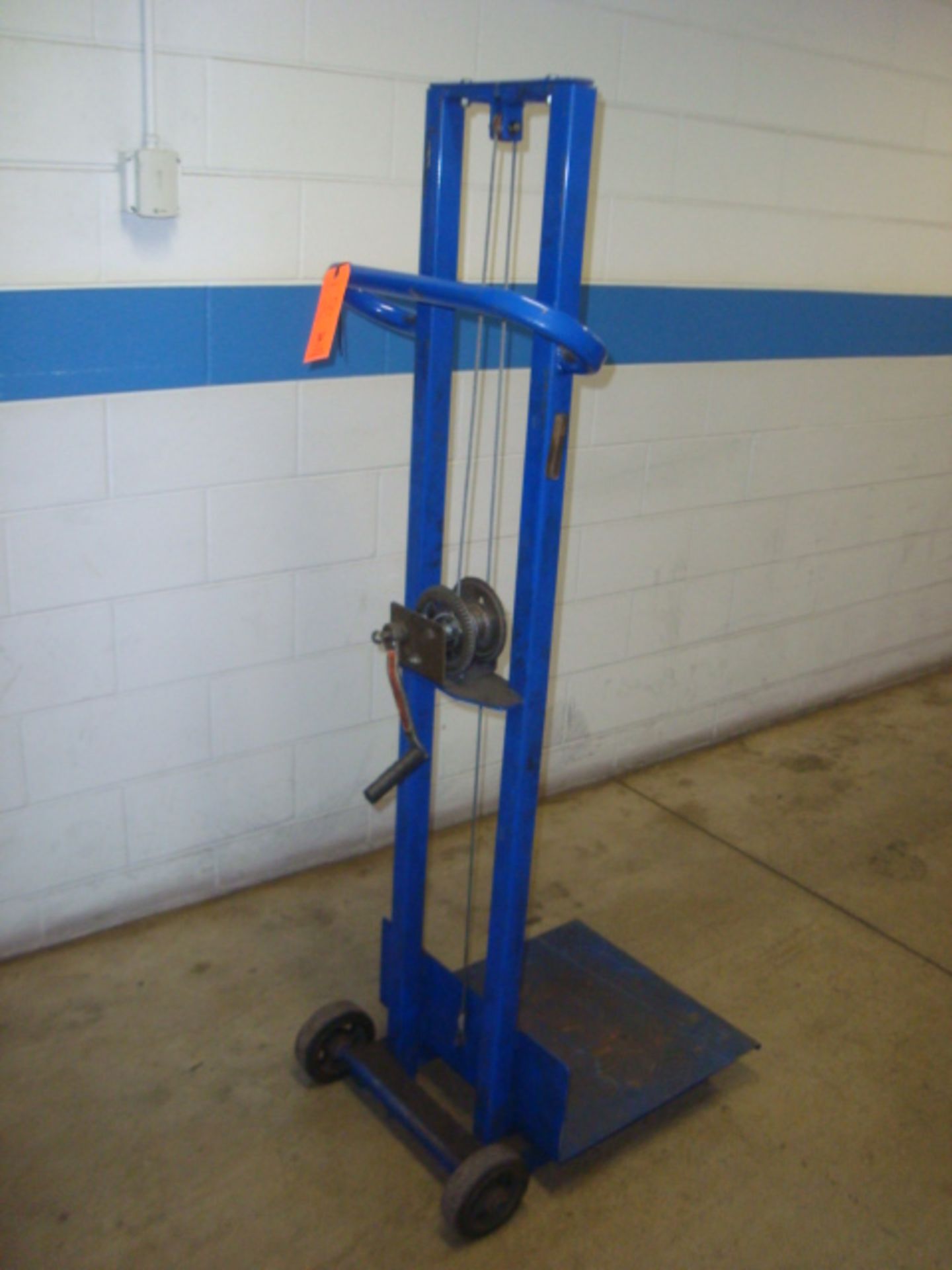Mobile Heavy Duty Die Lift Cart, Hand Crank With 20" x 20" in. Table (Garage Bays Outside North