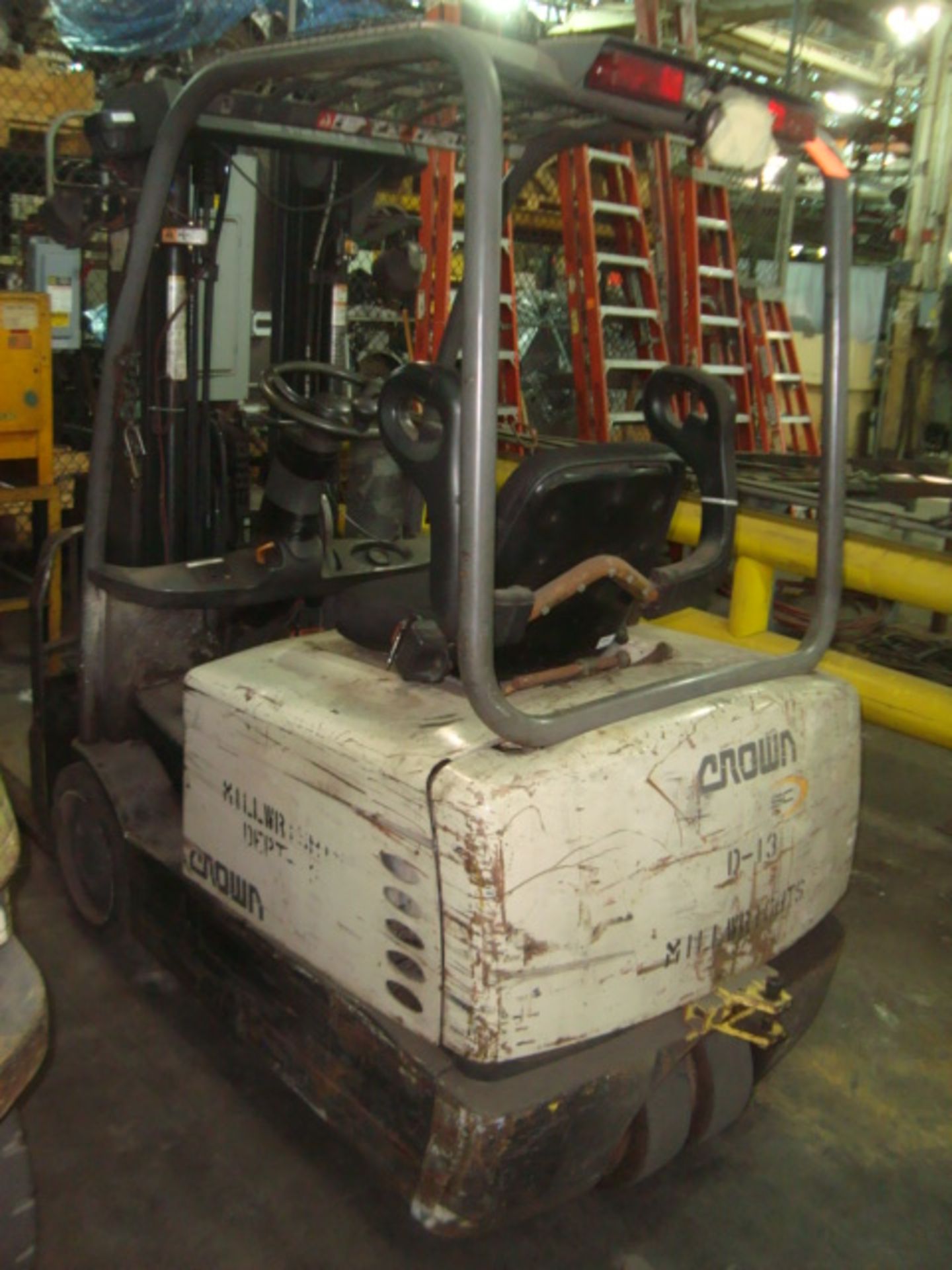 Crown 4,000 lb. Capacity Electric Forklift With Side Shift, Double Mast Height Limit. 36V. Asset#