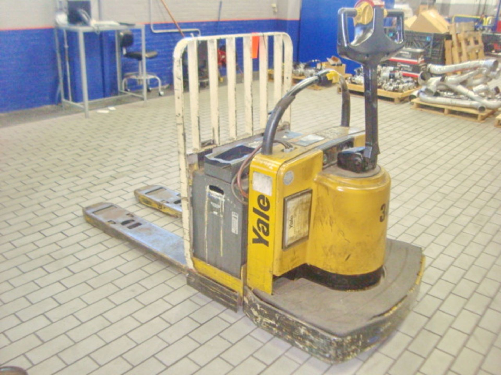 Yale Model MPE060LEN24T2748 6,000 lb. Capacity Worksaver Electric Stand Up Riding Lift Truck, 24V. - Image 3 of 5