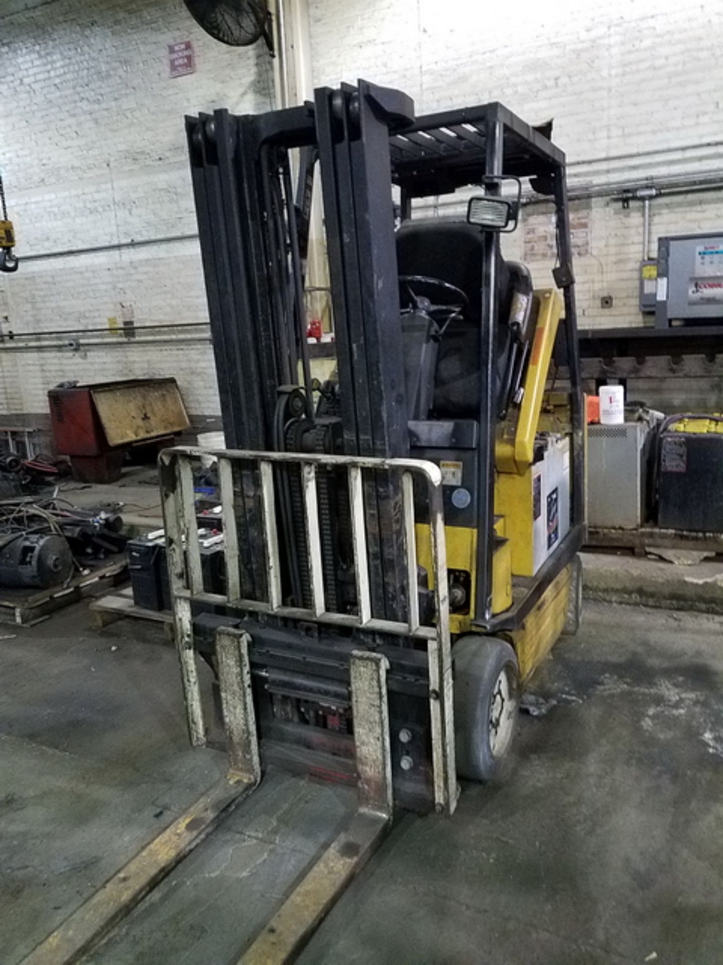 Yale 4,000 lb. Capacity Electric Forklift With Side Shift, 189" in. Lift Height, 36V. Sn# - Image 3 of 4