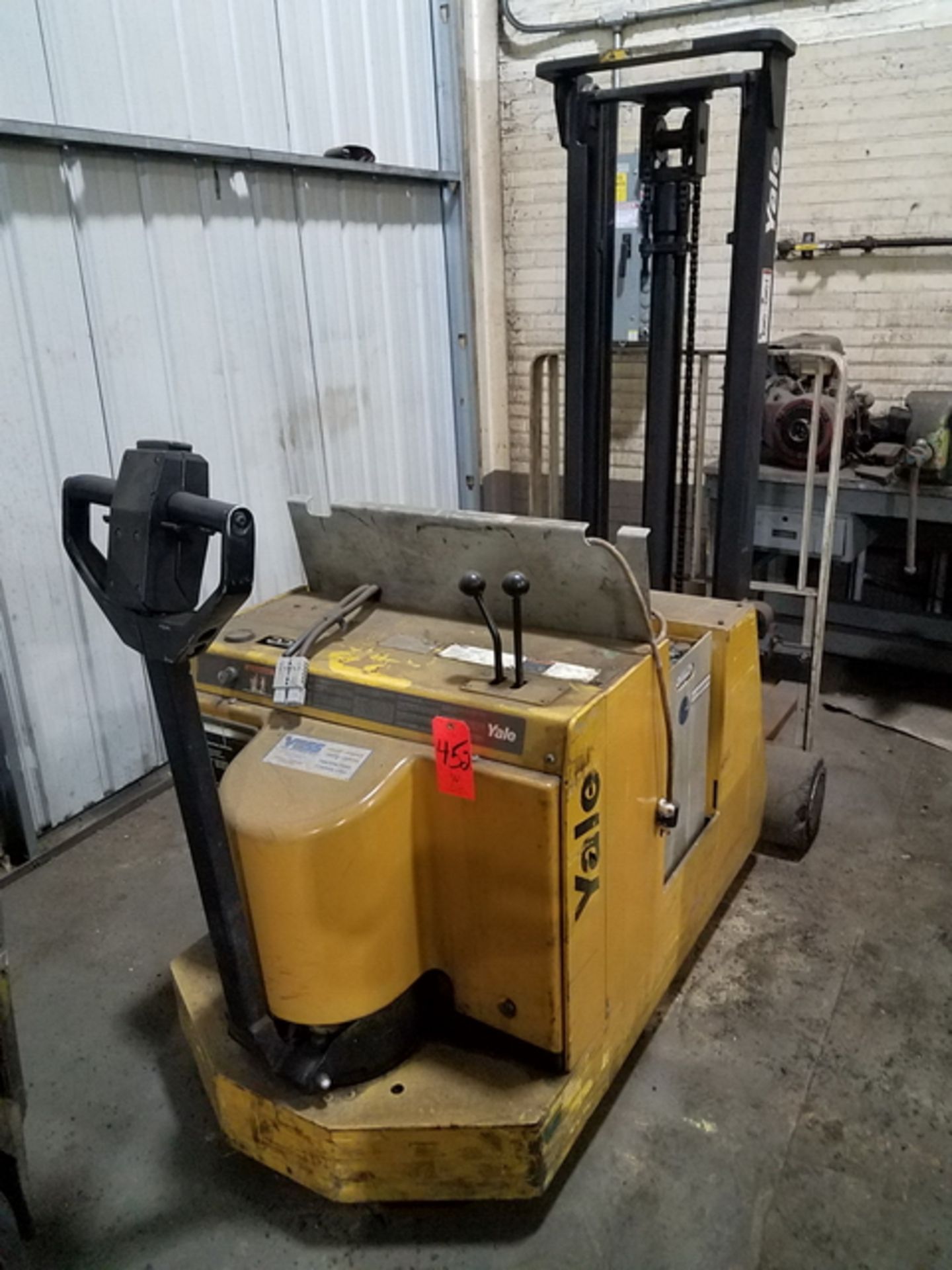 Yale Model MCW030LCN24TV077 3,000 lb. Capacity Electric Walk Behind Lift Truck, 114" in. Lift - Image 2 of 3