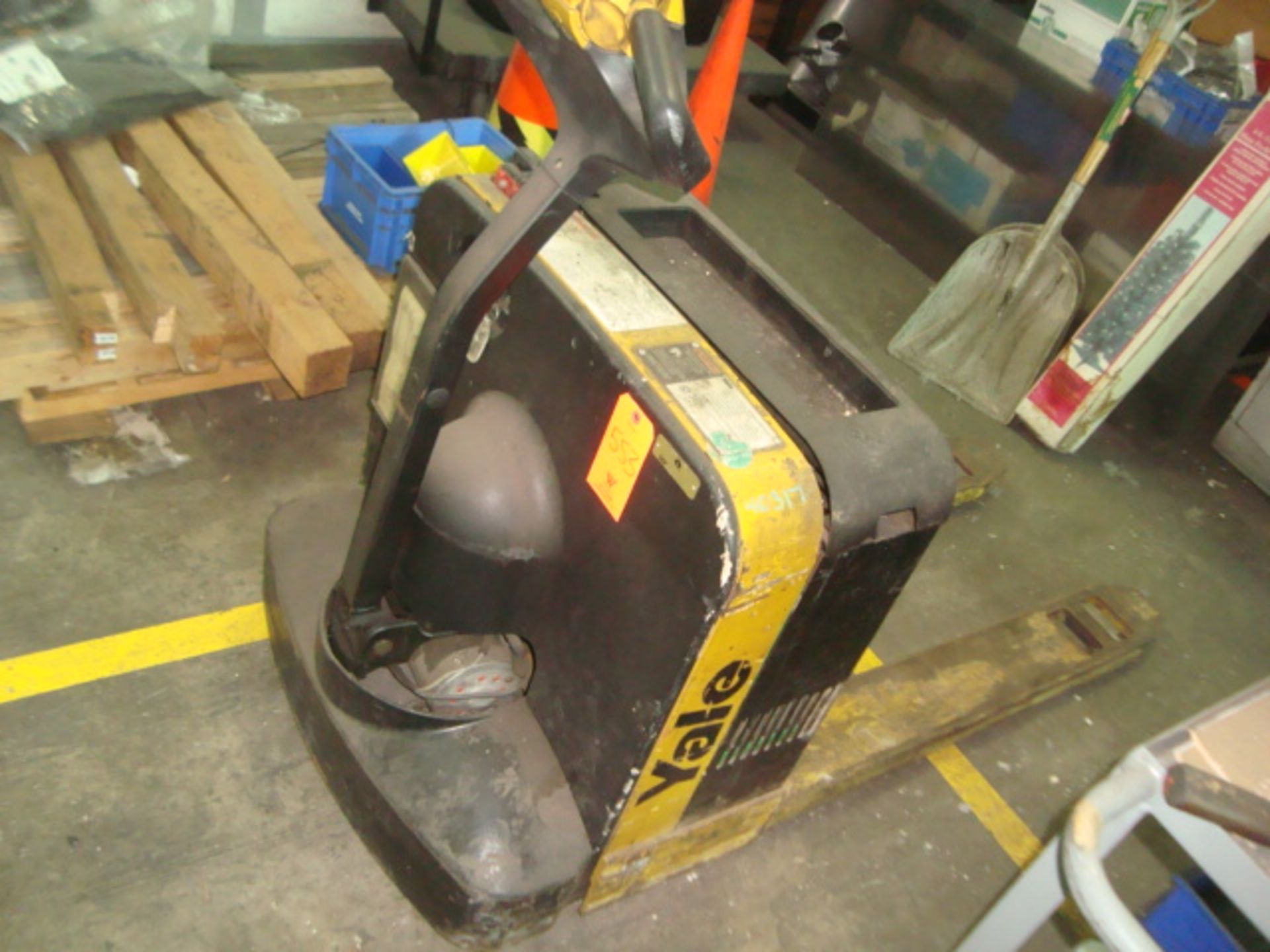 Yale Model MPB040-EN24T2748 4,000 lb Capacity Electric Pallet Jack, 24V. Sn# B827N18967C, Asset# - Image 3 of 5