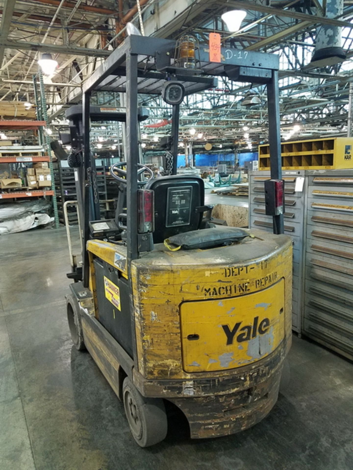 Yale Model ERC060ZGN36TF084 6,000 lb. Capacity Electric Forklift With Sideshift, 126" Height Lift - Image 2 of 3