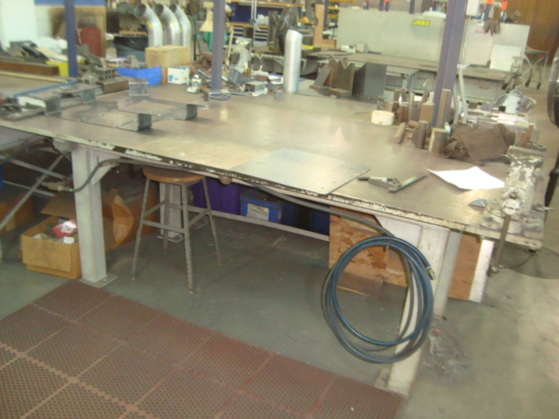 Heavy Duty Steel Work Table/ Bench With Heavy Duty 4" in. Bench Vise & Overhead Fluorescent - Image 2 of 3