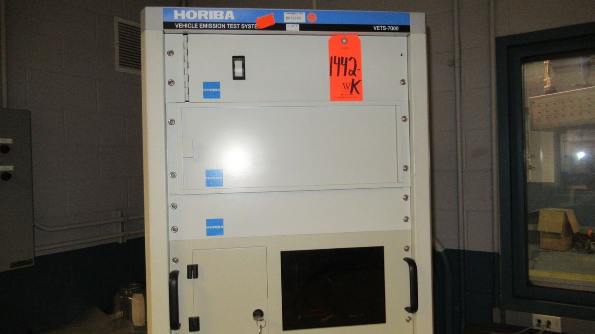 Horiba VETS-7000 Vehicle Emission Test System with General Eastern Hygro-M2 Dew Point Monitor ( - Image 2 of 3